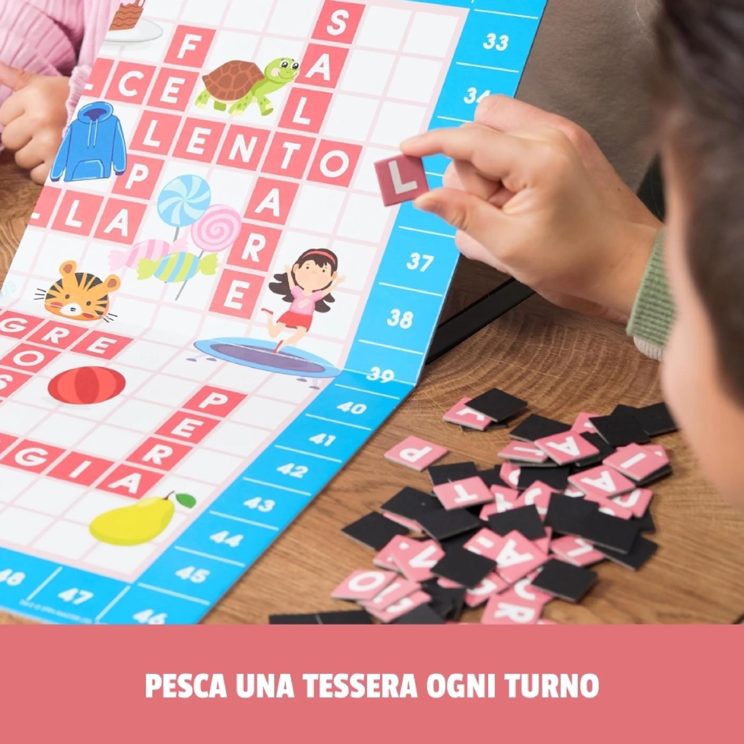 Editrice Giochi, Il Mio Primo Scarabeo Edizione Italiano-Inglese, Gioco da Tavolo, Gioco per Apprendimento di Lettere e Parole, Giochi da Tavolo per Bambini, da 2 a 4 Giocatori, 4+ Anni