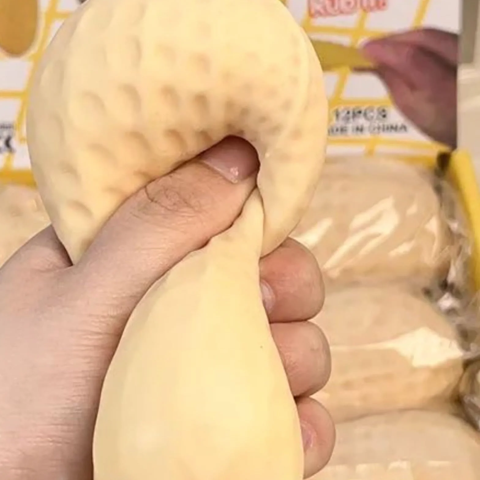Giocattolo Squeezable a Forma di Arachide Antistress Realistico Non Tossico Fidget per Bambini e Adulti 1 Pezzo