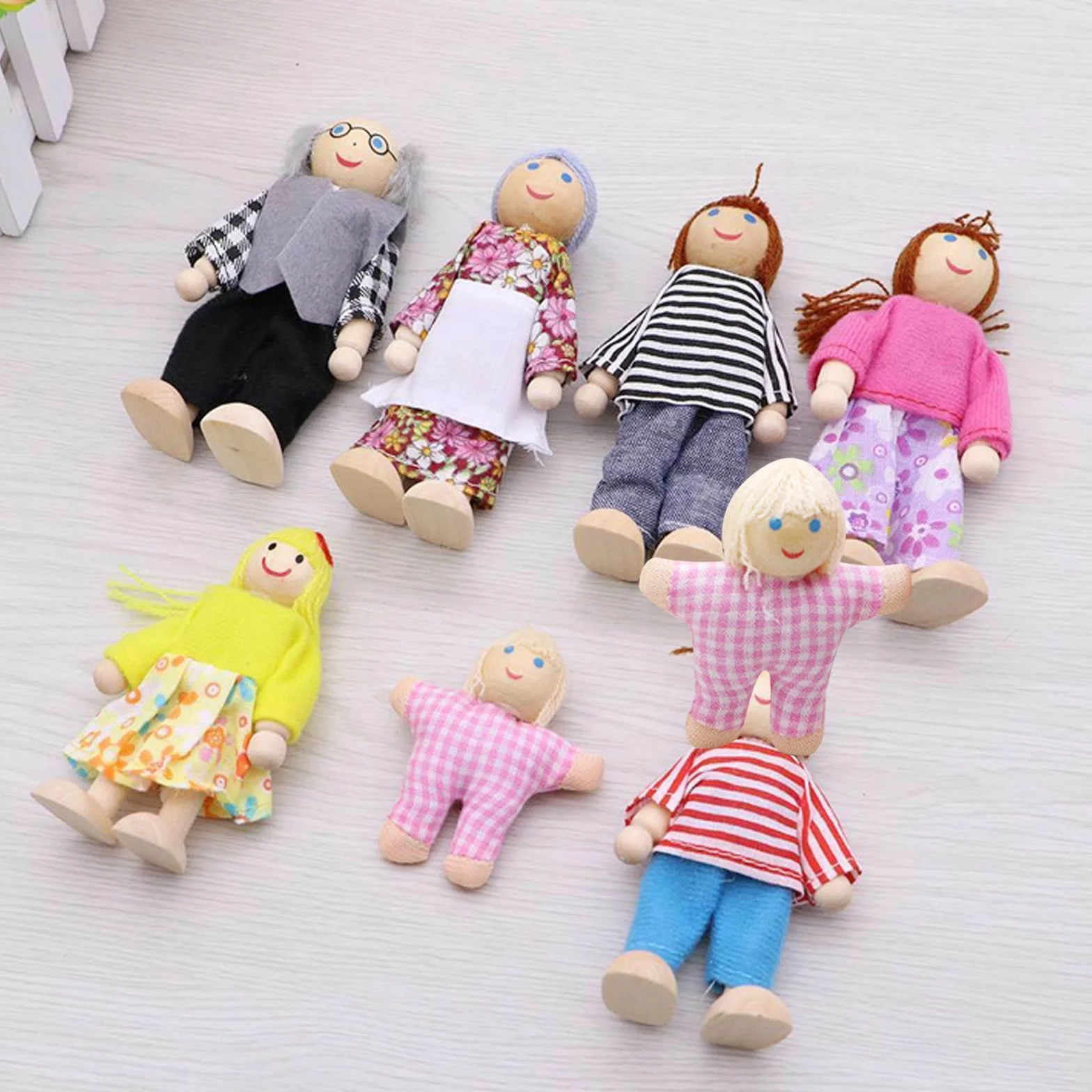 BDSHUNBF Casa delle bambole in Legno, Set di 7 Persone, Famiglia Bambole, Set Famiglia di Persone, Happy Family Dolls per Casa Bambole Legno Accessori Regalo