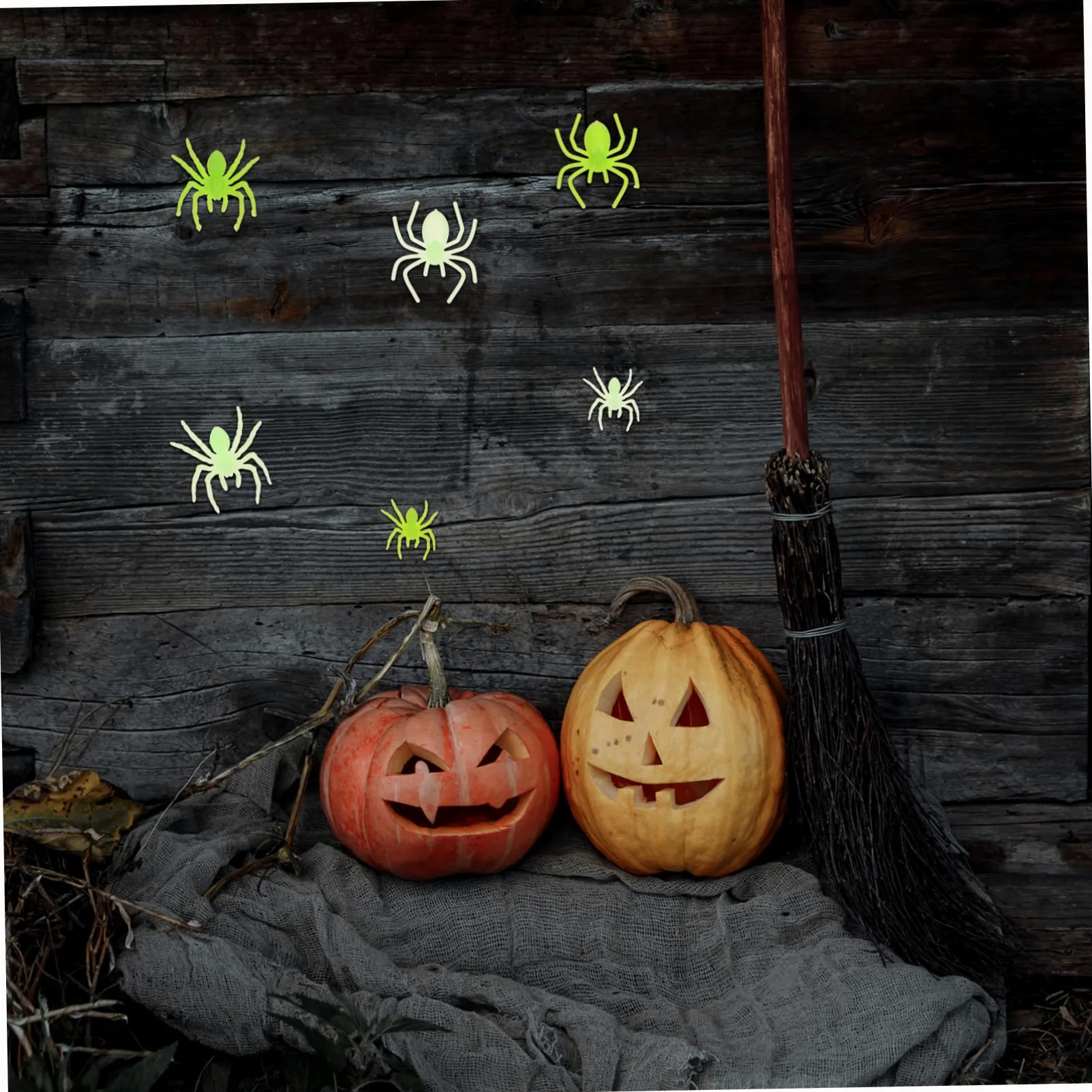 VICASKY 800pezzi Spiders Realistici per Decorazioni Halloween Giocattoli per Scherzi e Ragnatele e Accessori per Party Halloween