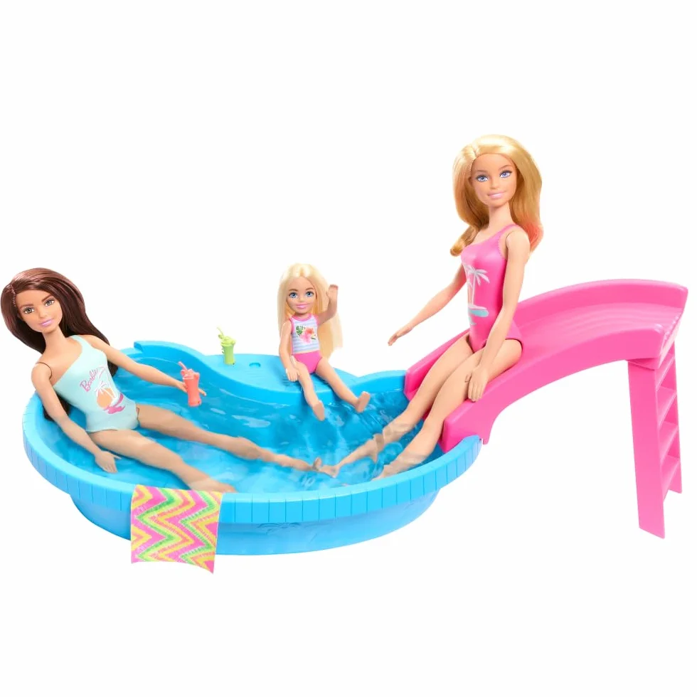 Barbie - Playset Piscina, con bambola bionda in costume rosa intero con stampa tropicale, include piscina, scivolo, telo e bevande, giocattolo per bambini, 3+ anni, HRJ74