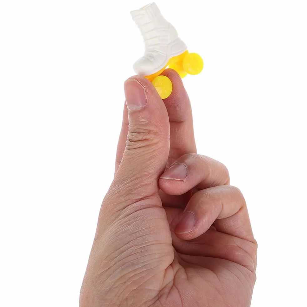 HEMOTON 4paia Pattini a rotelle in miniatura Per Bambole Pattini Di Plastica Decorazione Scarpe Piccole Bambole Pattini