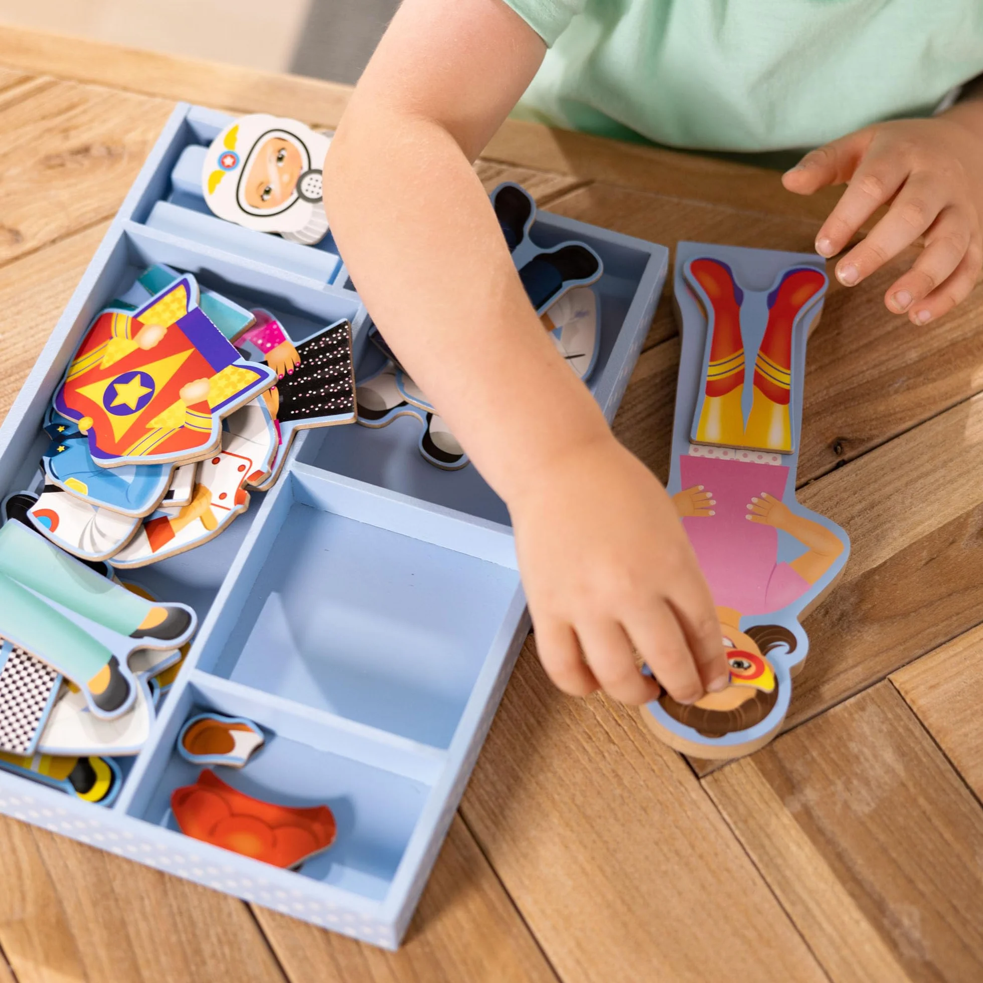 Melissa & Doug Gioco Calamite Bambola da Vestire - Julia | Giochi Magnetici per Bambini 3 Anni su | Giochi Calamite Bambola di Legno Crea La Moda | Bambole con Vestiti da Cambiare