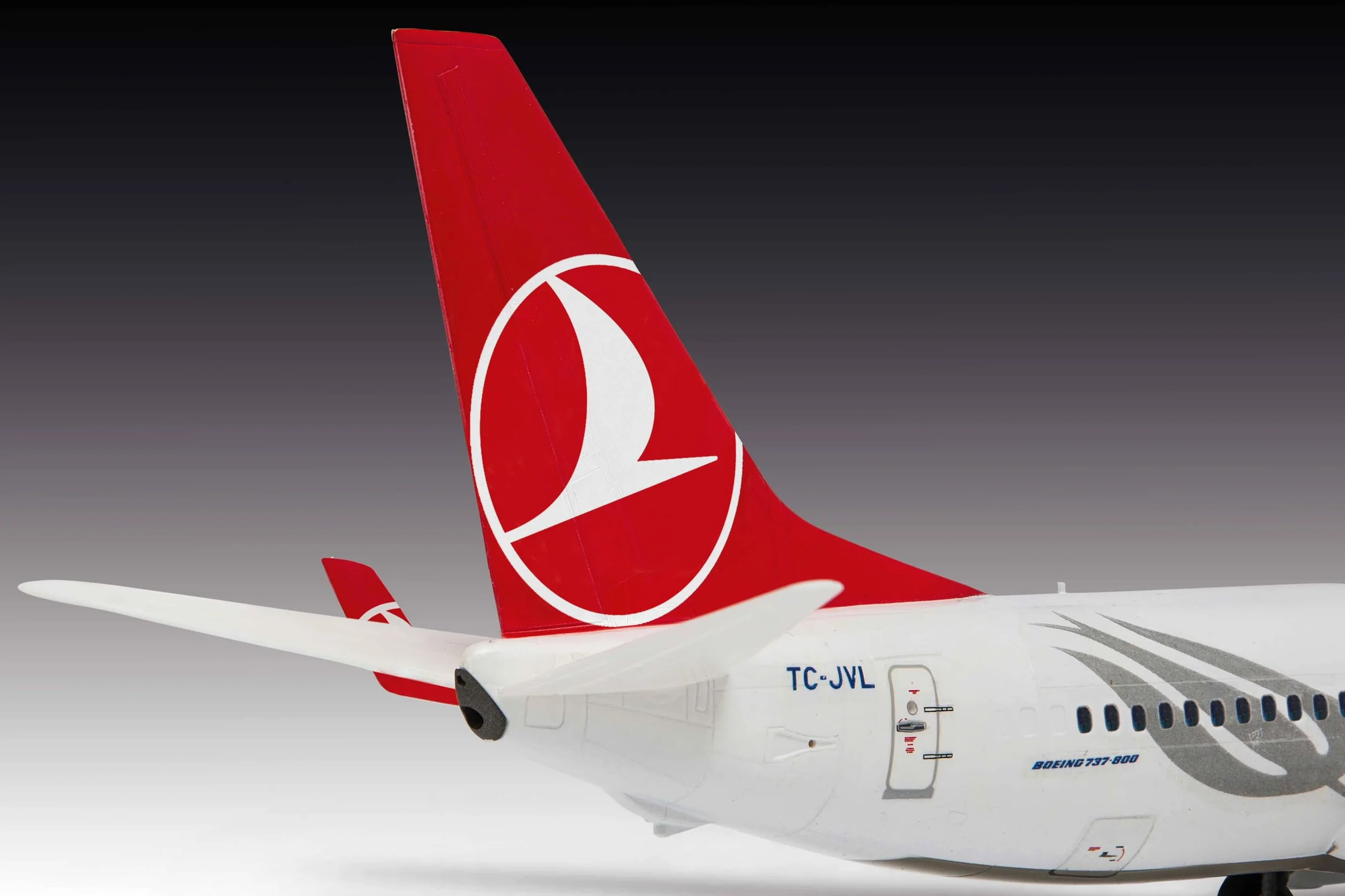 Revell 03772 Boeing 737-800 Turkish Airlines 1:144 Model Kit