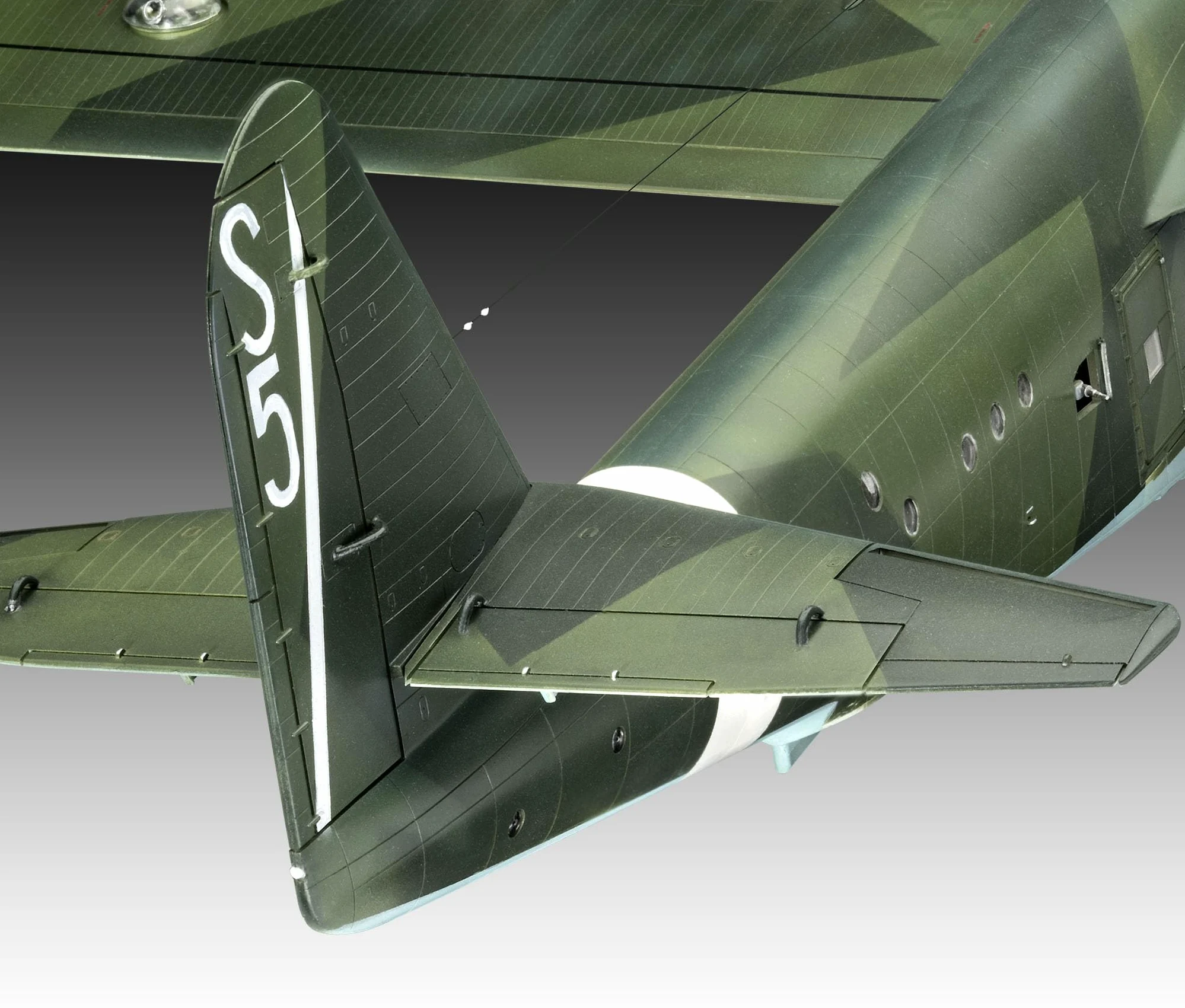 Revell 03792 Blohm & Voss BV222 - Kit modellino aeromobile in plastica non costruita/non verniciata, scala 1:72