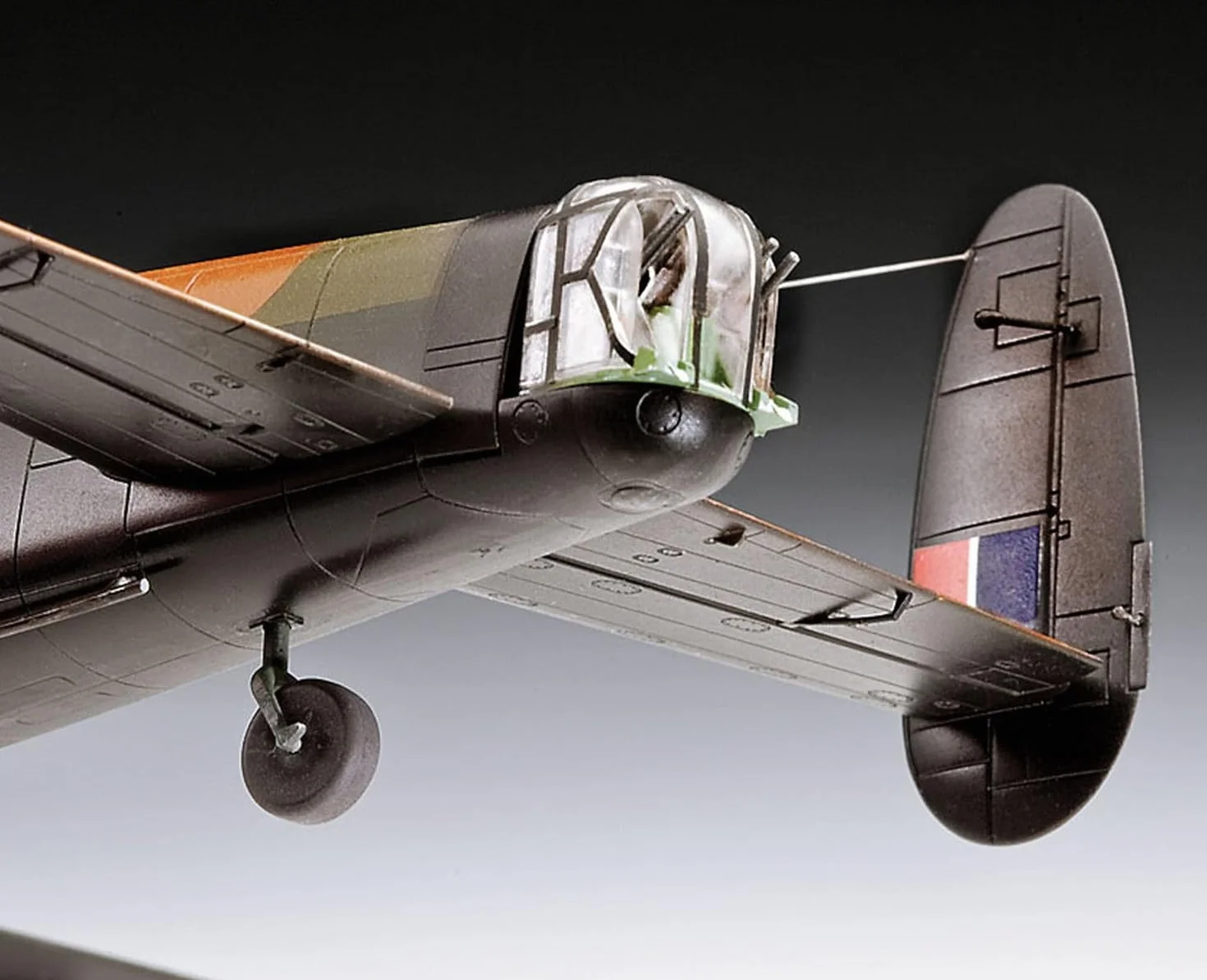 Revell 04295 - Lancaster B.III Dambuster Kit di Modello in Plastica, Scala 1:72