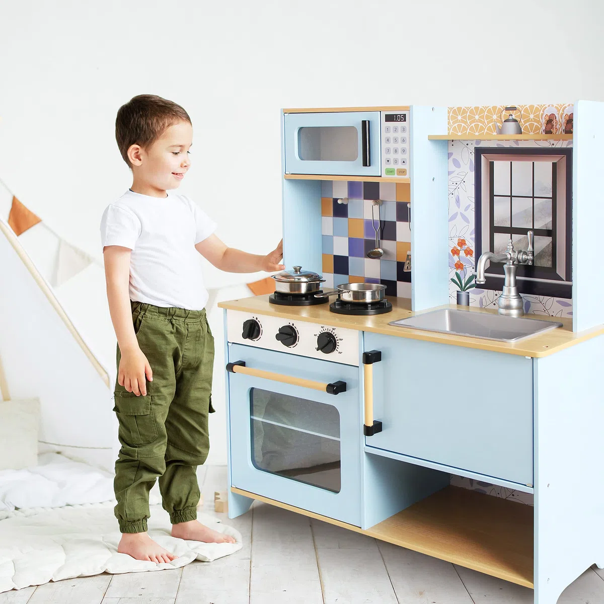 DEQUBE - Cucina in legno, 2 moduli, design moderno, cucina giocattolo con luci e suoni, contiene accessori metallici per il gioco, dimensioni 72 x 30 x 85 cm, colore blu (913D00013)