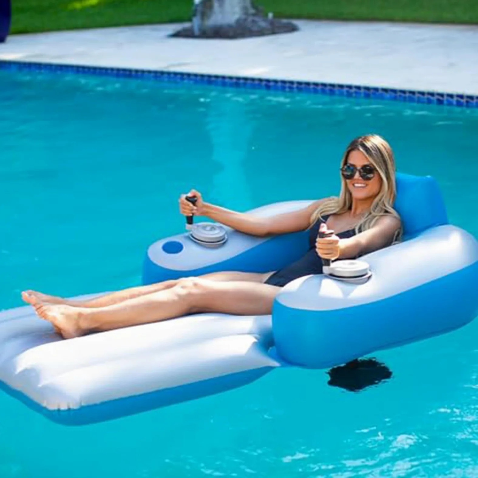 Lettino Gonfiabile Motorizzato, Sdraio Motorizzato per Piscina | Comodo e Portatile per l'estate, il Mare e Prendere il Sole Capacità 220lbs, Controllo a Un Pulsante