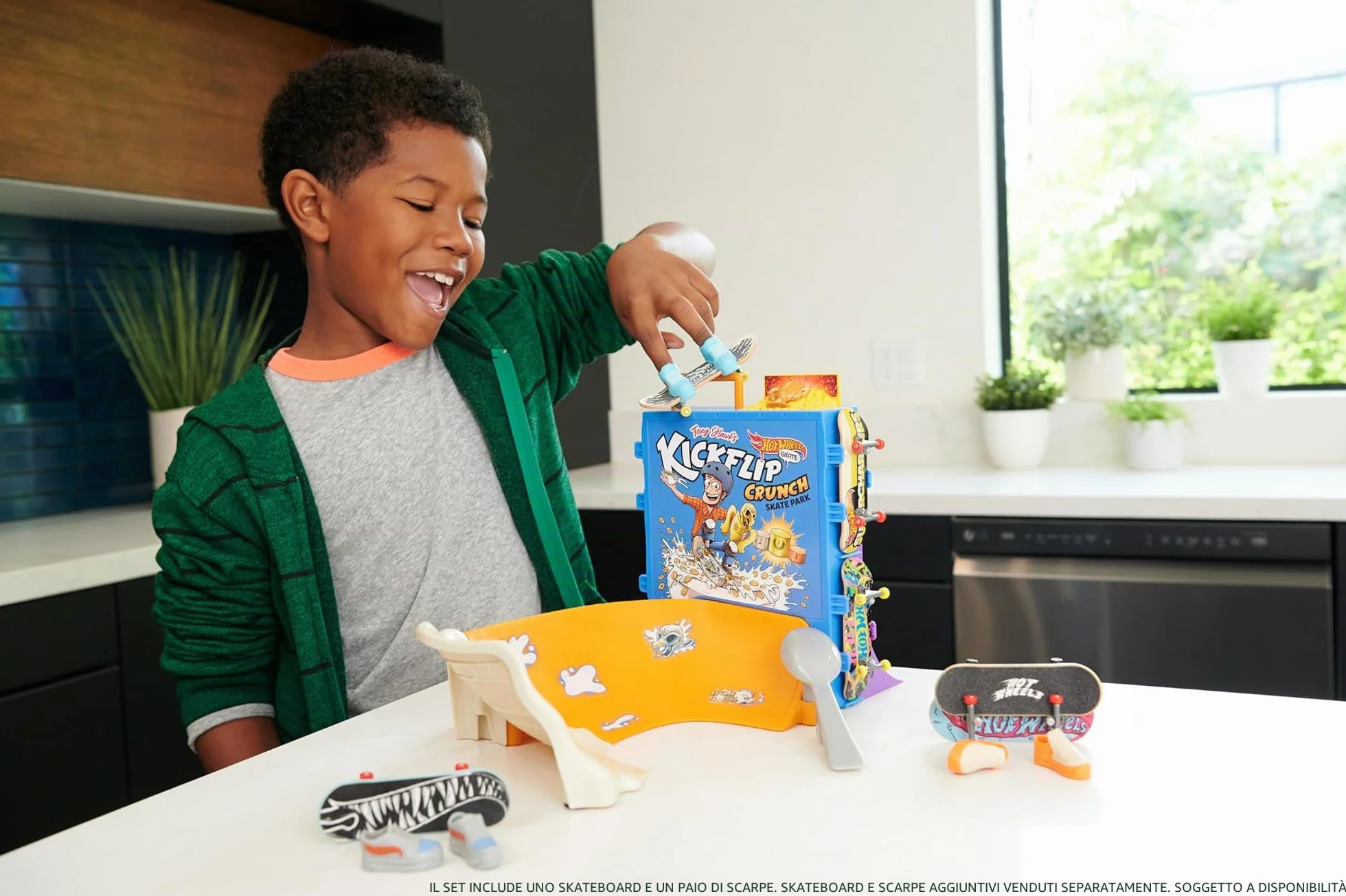 Hot Wheels Skate - Ciotola per Cereali da Skate di Tony Hawk, playset a tema cereali con 1 fingerboard e 1 paio di scarpine da skate removibili inclusi, giocattolo per bambini, 5+ anni, HTP09