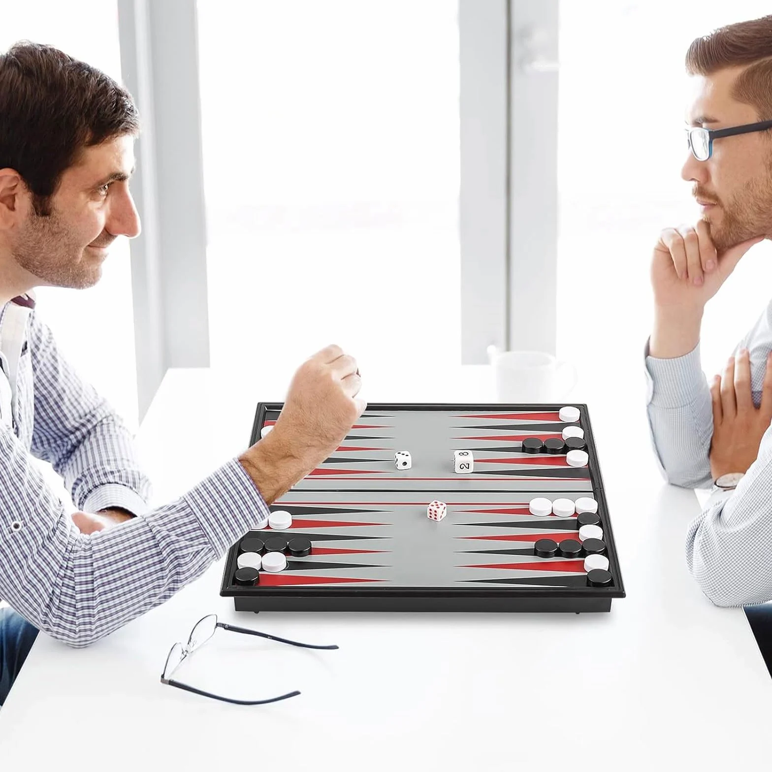 Set di backgammon magnetico, gioco da tavolo da viaggio pieghevole for adulti e bambini, portatile for picnic in auto, uso domestico e all'aperto scacchiera portatile(25 * 25 * 2cm)
