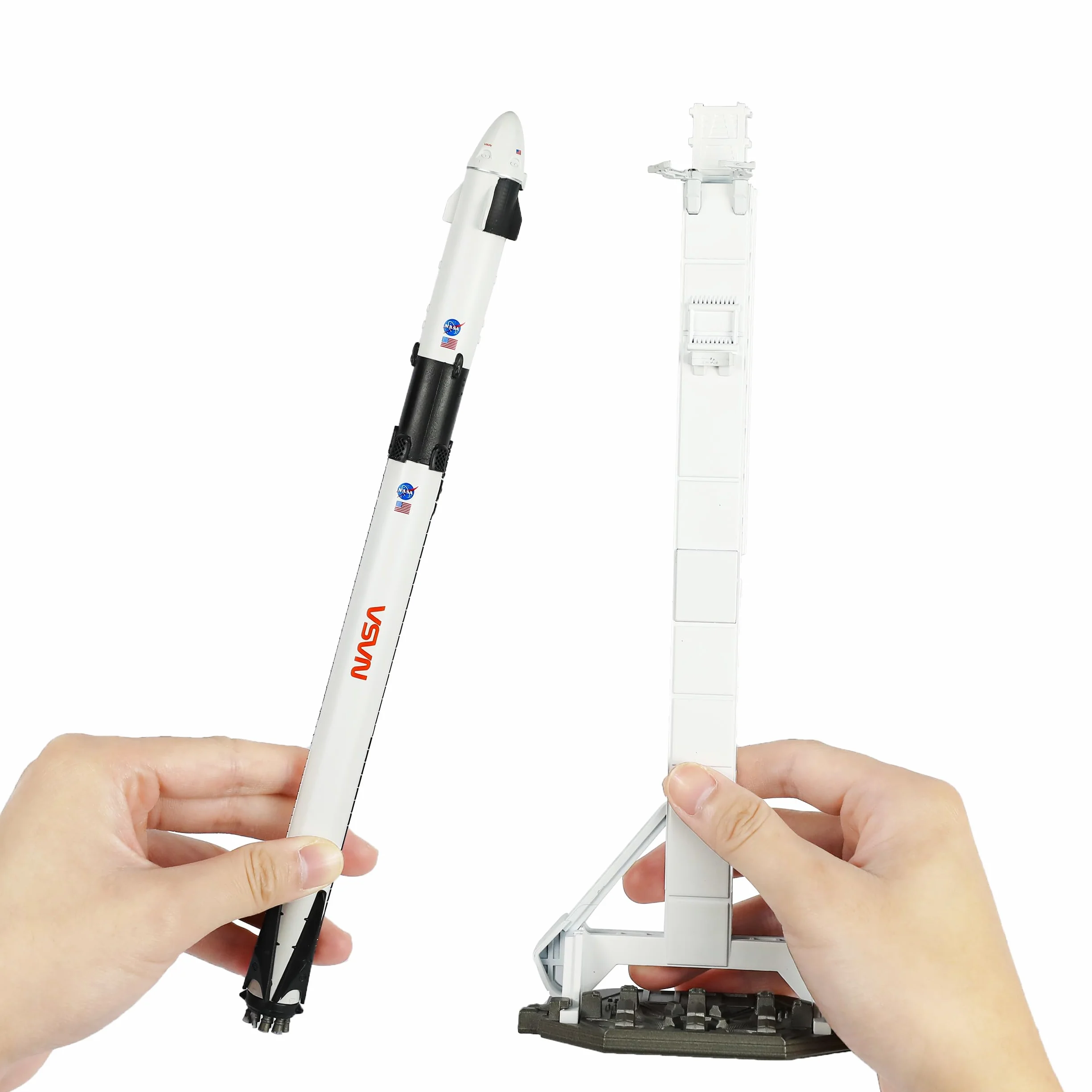 QIYUMOKE 1/200 - Kit per modellini a razzo con astronave, compatibile con Falcon 9, modello NASA per appassionati di spazio, regalo o desktop (29 cm)