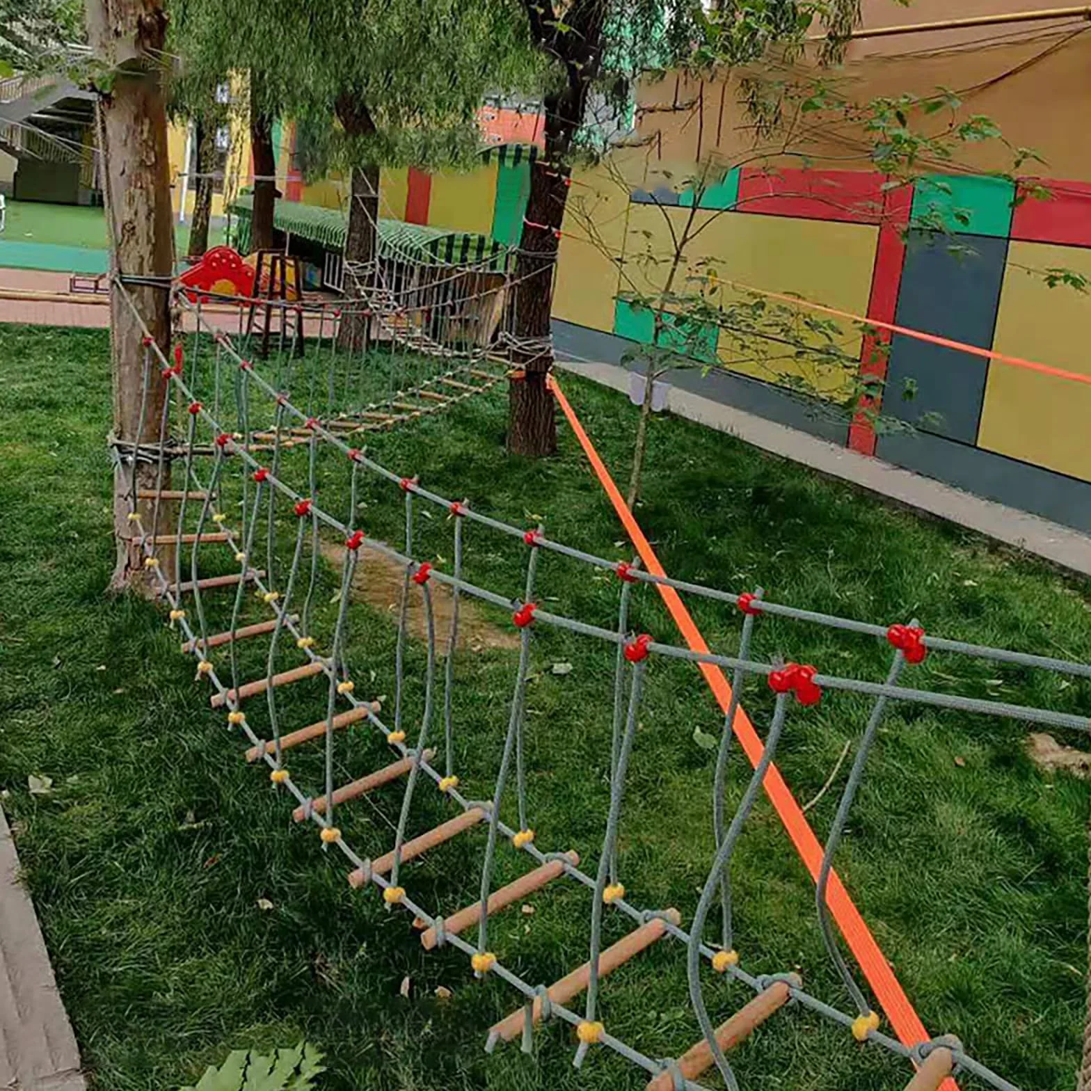 HAZEK Ponte All'aperto per L'asilo Attrezzatura per L'allenamento Fitness Sportivo per Bambini Ponte in Legno Massello Ponte Dell'equilibrio Ponte da Arrampicata Giocattoli(Size:4m)