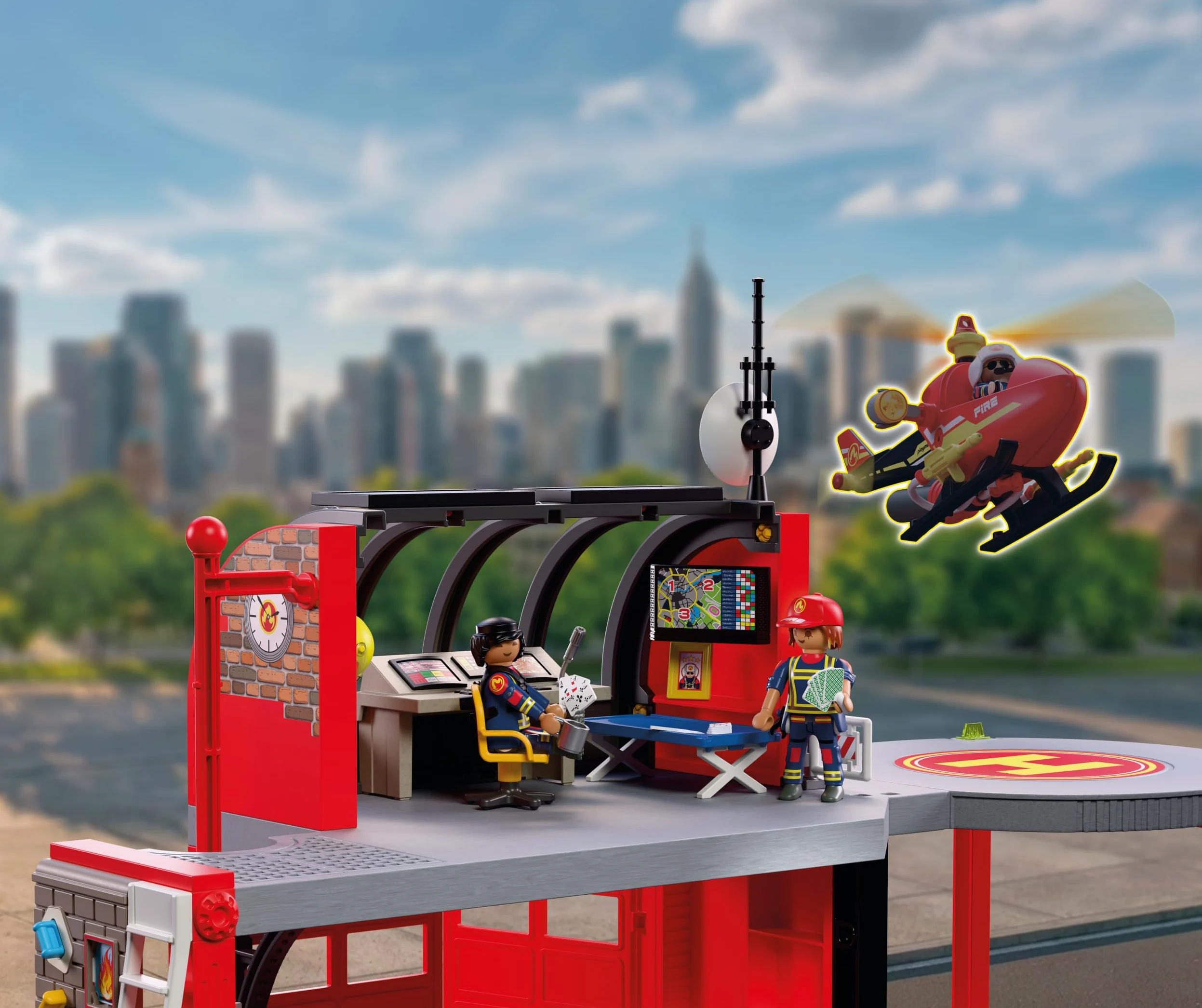PLAYMOBIL | City Action | Grande stazione dei pompieri | Stazione multilivello con centrale operativa, palo scivolo, area di addestramento e molti accessori | Per bambini da 4 anni | 72191