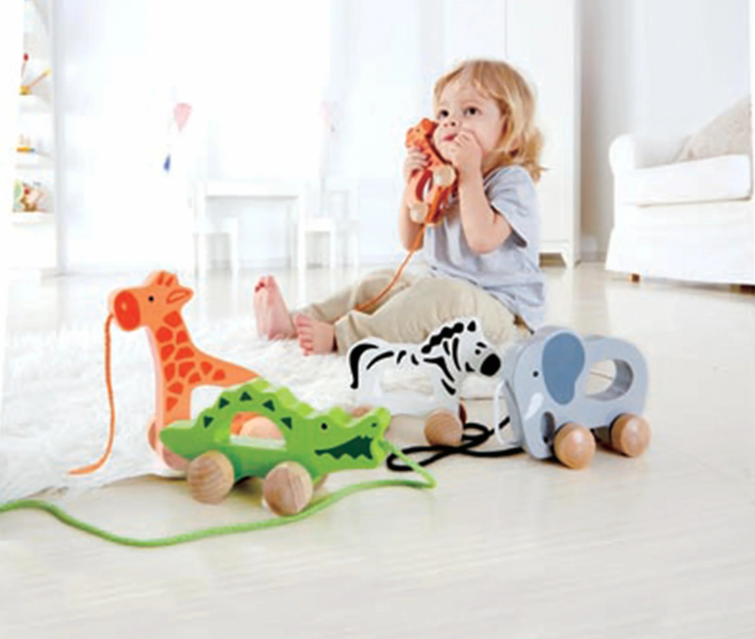 Hape - Giraffa Spingi&Tira | Animali in legno trainabili con cordino e rotelle - Push&Pull Toys per bambini dai 12 mesi