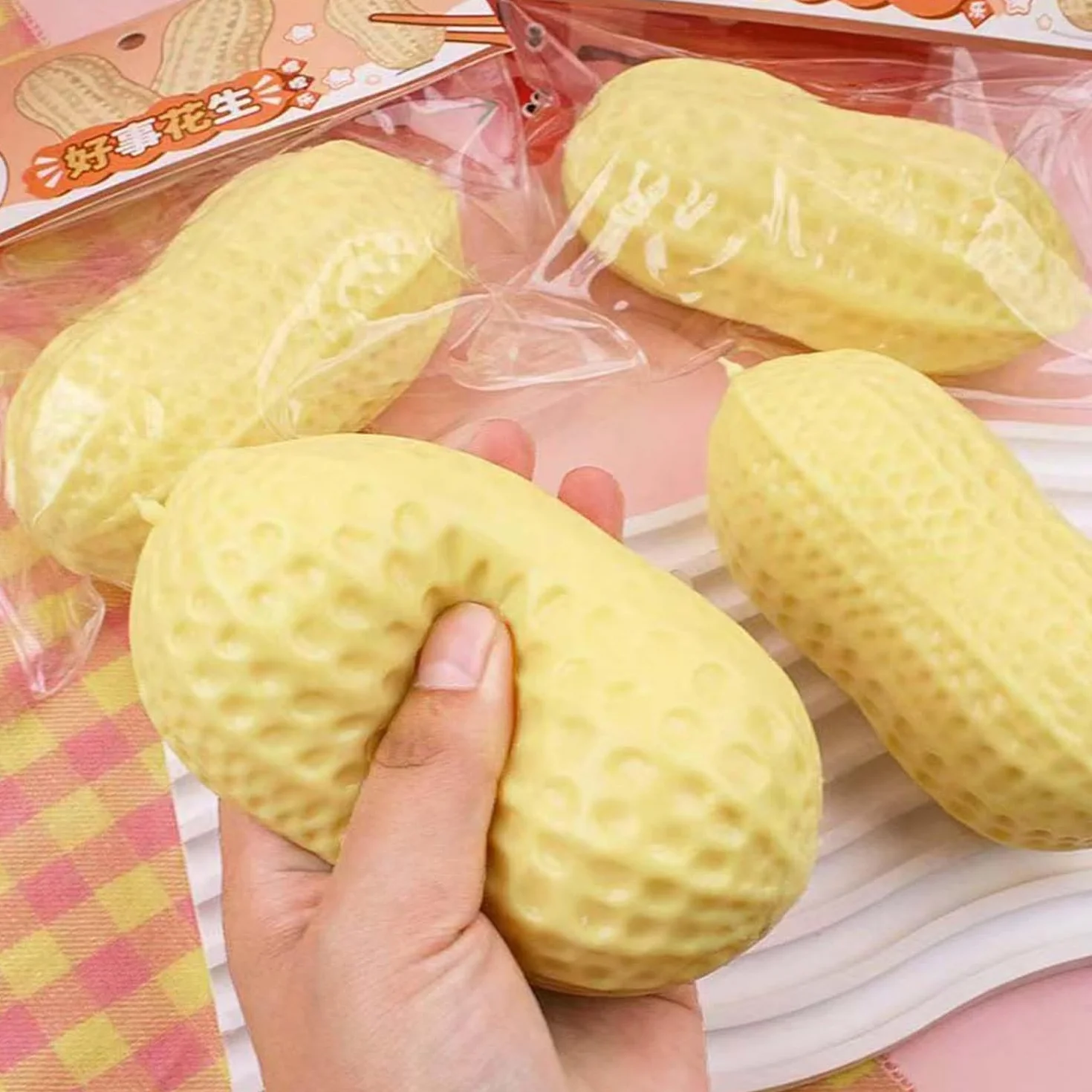 Giocattolo Squeezable a Forma di Arachide Antistress Realistico Non Tossico Fidget per Bambini e Adulti 1 Pezzo