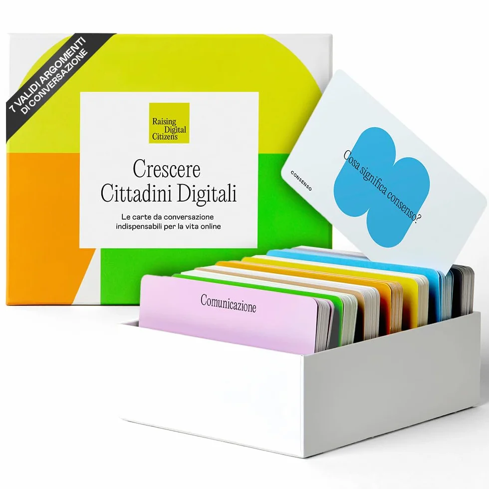 Crescere Cittadini Digitali. Con 200 carte da conversazione, il kit aiuta a promuovere un uso equilibrato degli schermi e a migliorare la comunicazione in famiglia.