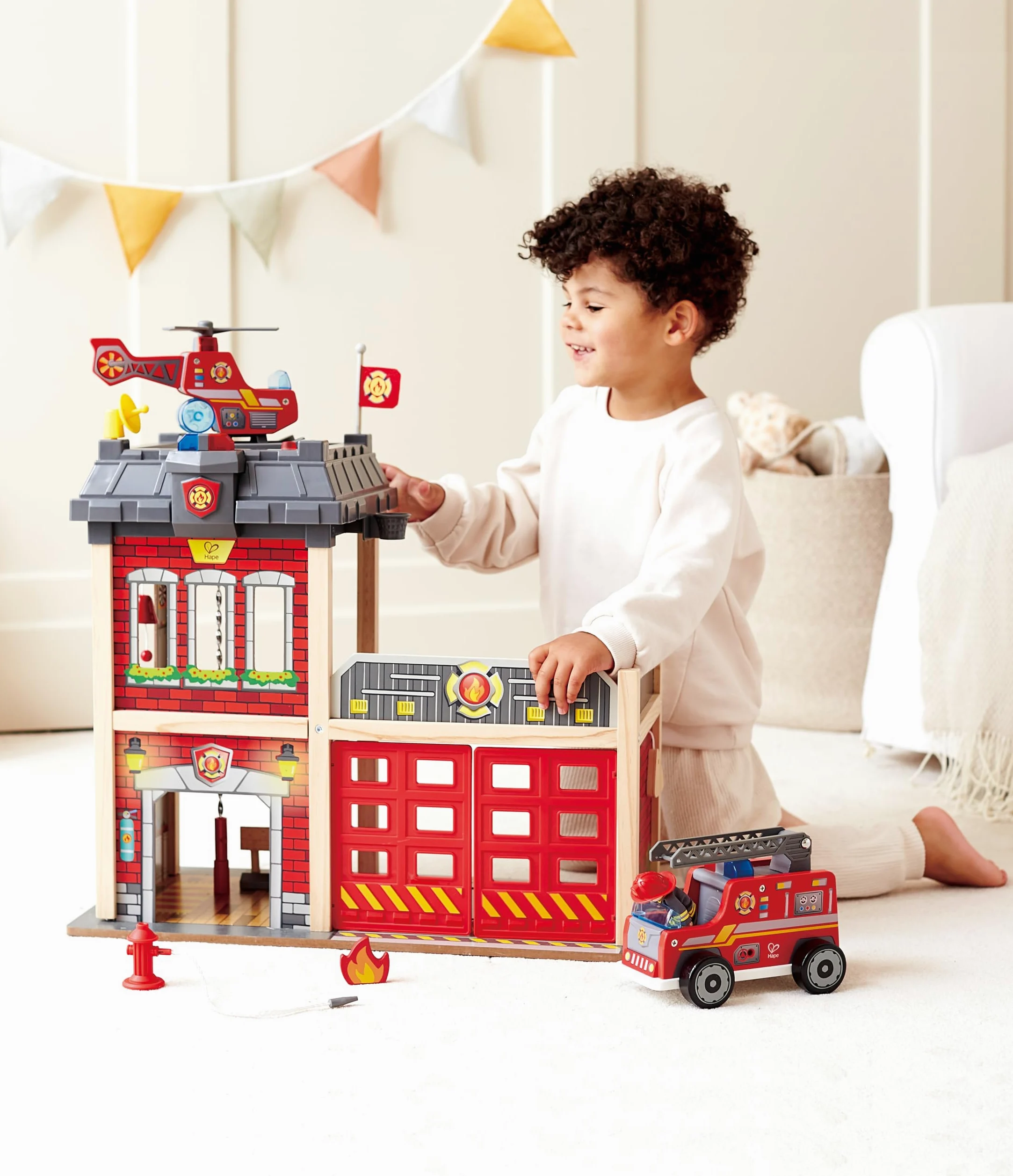 Hape Caserma dei Pompieri | Casa in Legno per Bambini