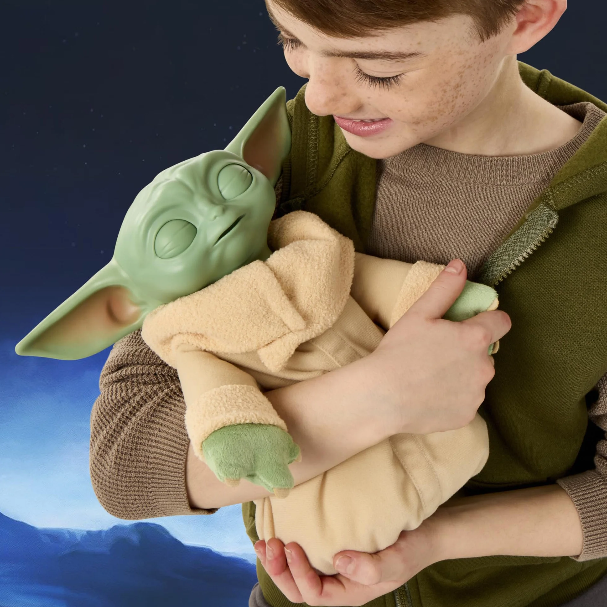 Star Wars Hasbro, action figure da 25 cm di Grogu Coccolavventura, giocattolo animatronico, peluche interattivo, giocattoli ispirati The Mandalorian and Grogu, dai 4 anni in su