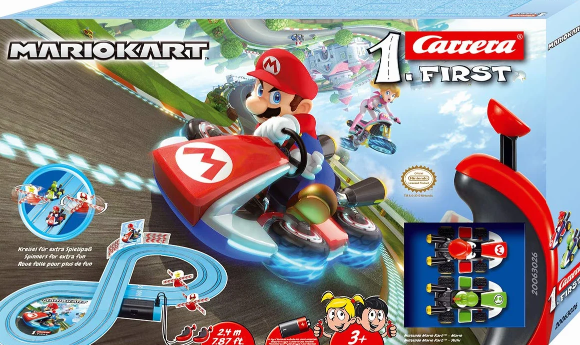 Carrera - 20063026 FIRST Nintendo Mario Kart – Set pista da corsa a batteria e due macchinine con Mario e Yoshi – Gioco adatto per bambini dai 3 anni