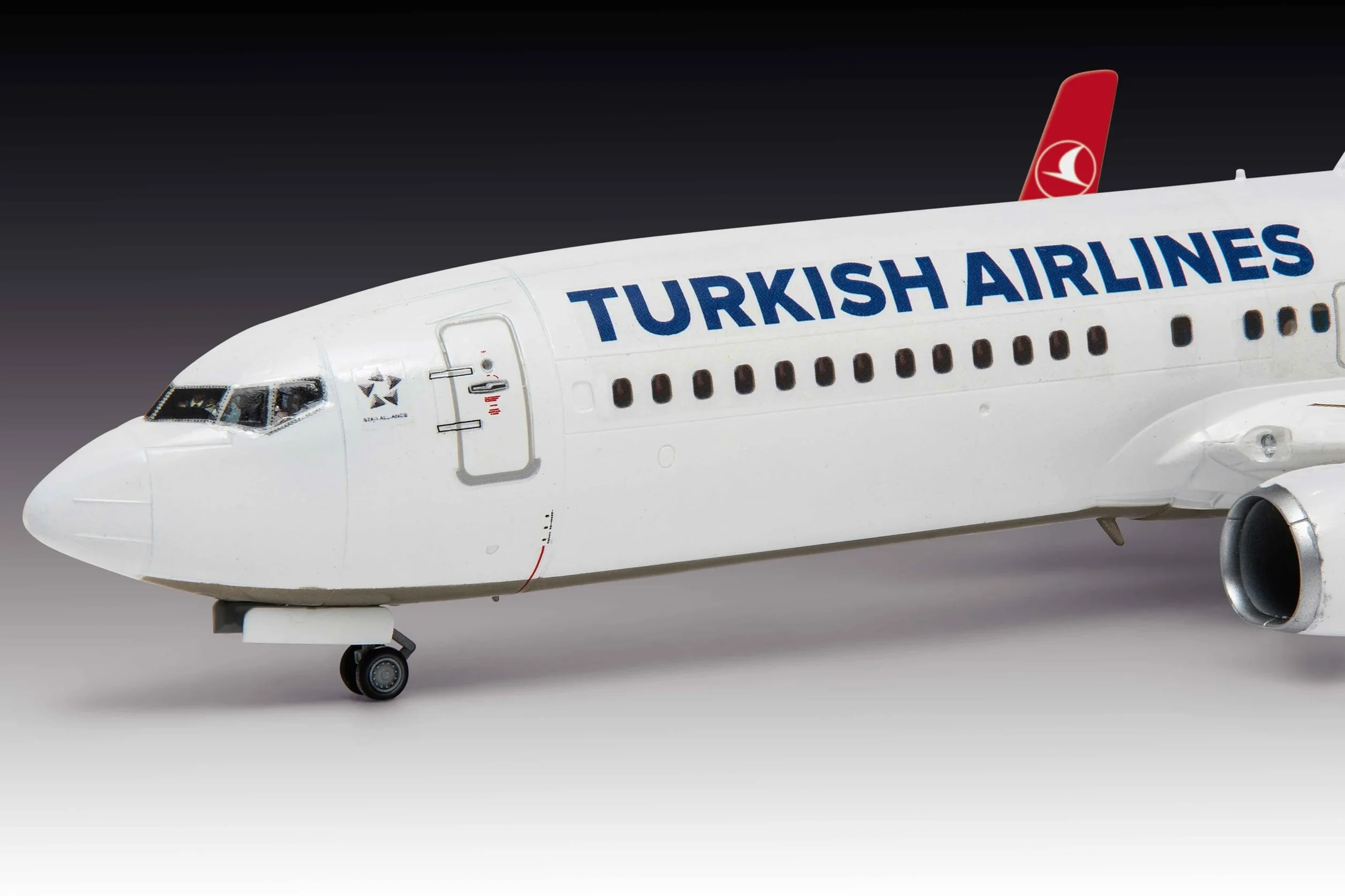 Revell 03772 Boeing 737-800 Turkish Airlines 1:144 Model Kit