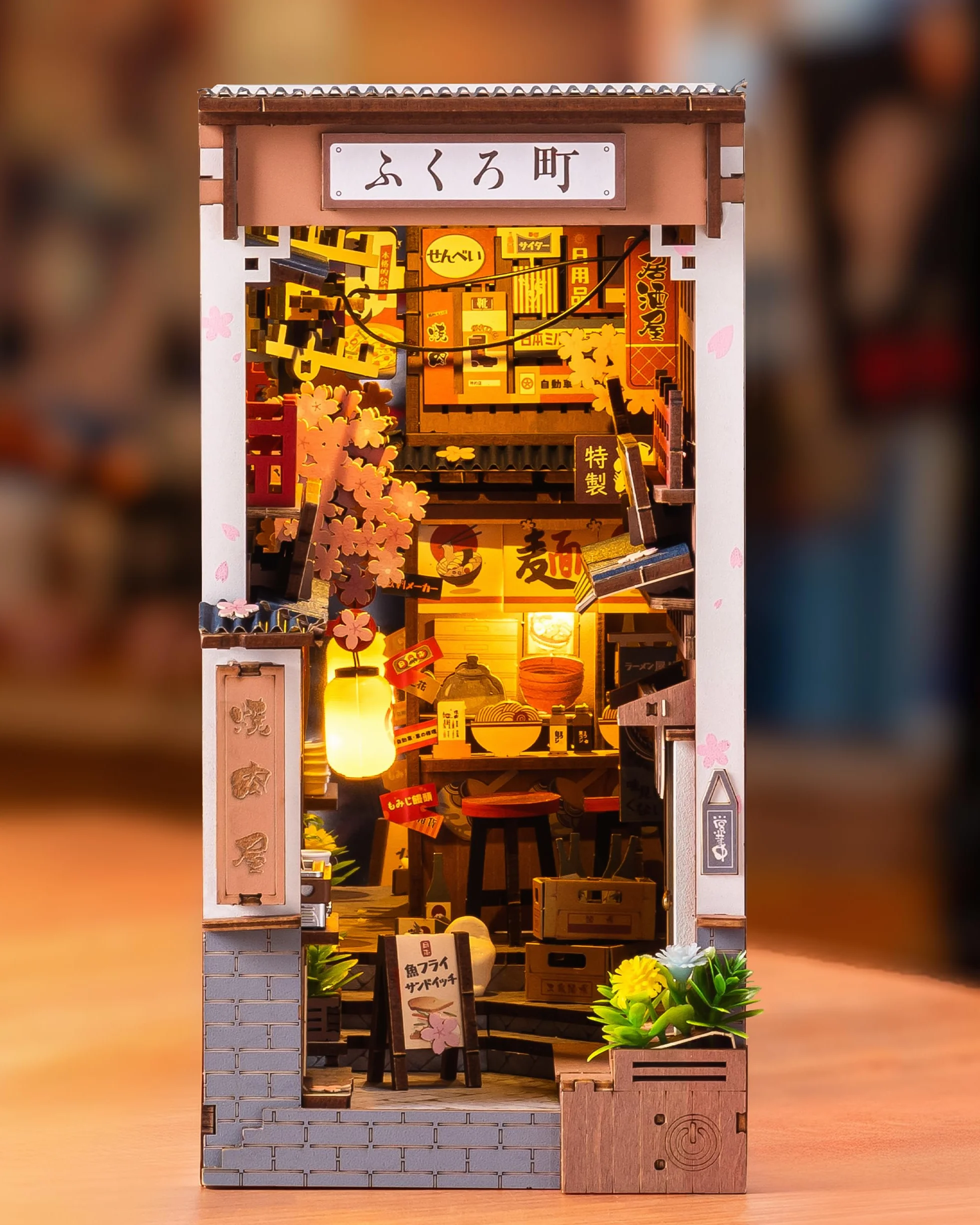 Rolife Book Nook Kit Miniature da Costruire DIY Booknook Sakura Wine Alley 3d Puzzle Legno con Luci Decorazione Libreria Casa Modellismo da Costruire Adulti Diorama Modellismo