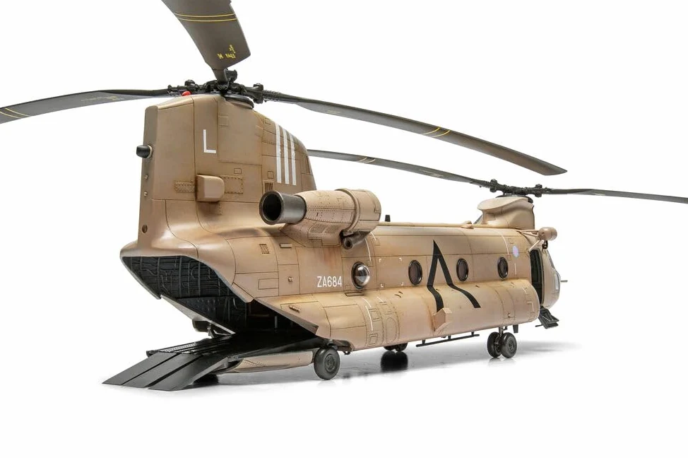 Airfix Set di Modelli Standard, A06023 Boeing Chinook Hc 1 Kit di Modellismo, Kit Modello di Elicottero in Plastica per Adulti e Bambini 8, il Set Include Sprue e Decalcomanie, Modello in Scala 1:72
