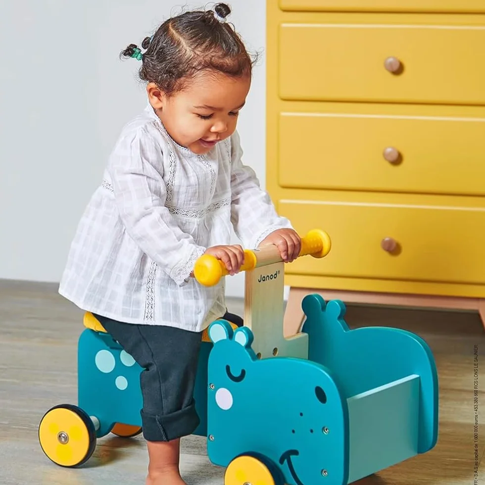 Janod Cavalcabile in Legno Ippopotamo per Bambini con Maniglie Ergonomiche e Ruote Silenziose Blu e Giallo