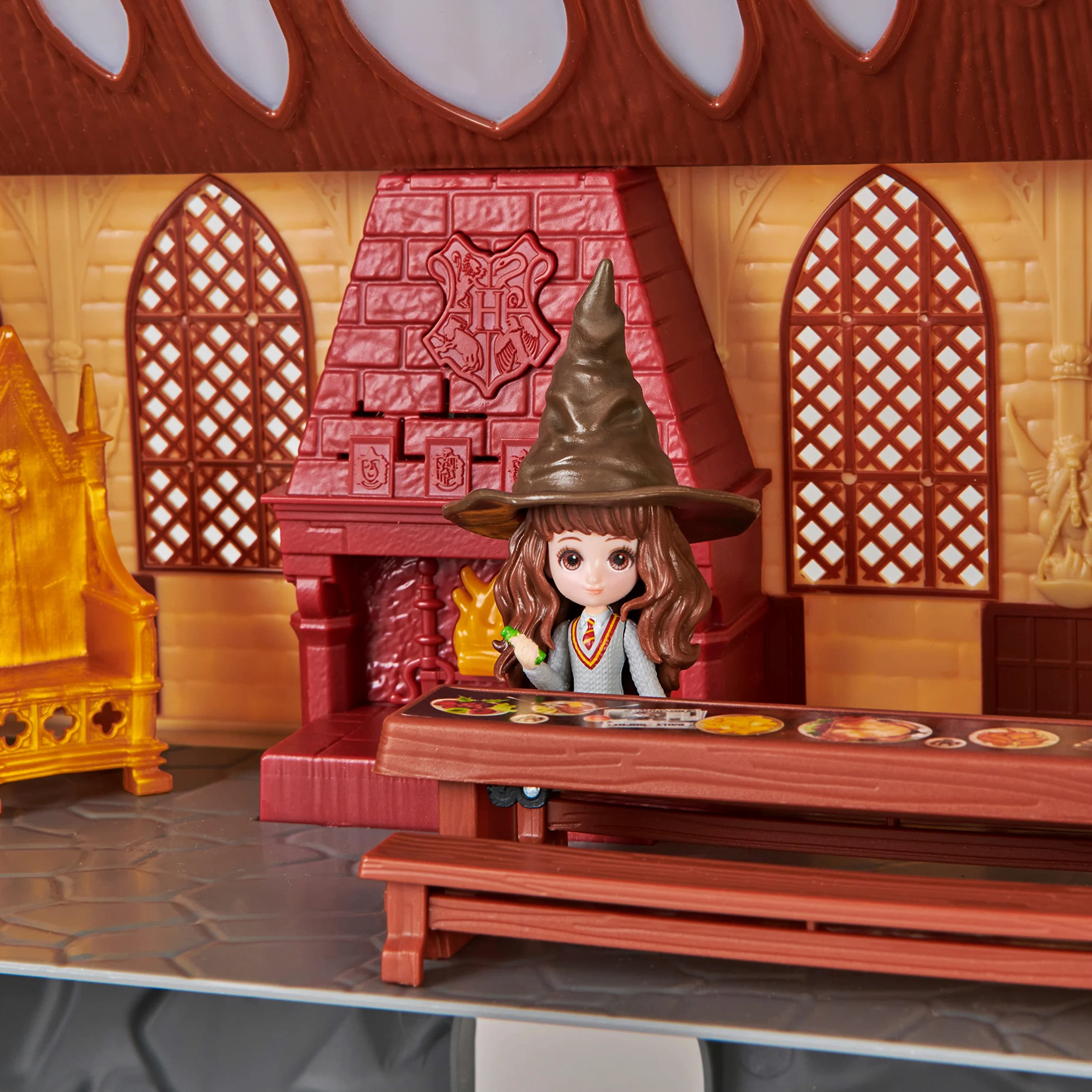 Wizarding World, Castello di Hogwarts di Harry Potter, con 12 accessori, luci, suoni e bambola Hermione esclusiva - dai 5 anni