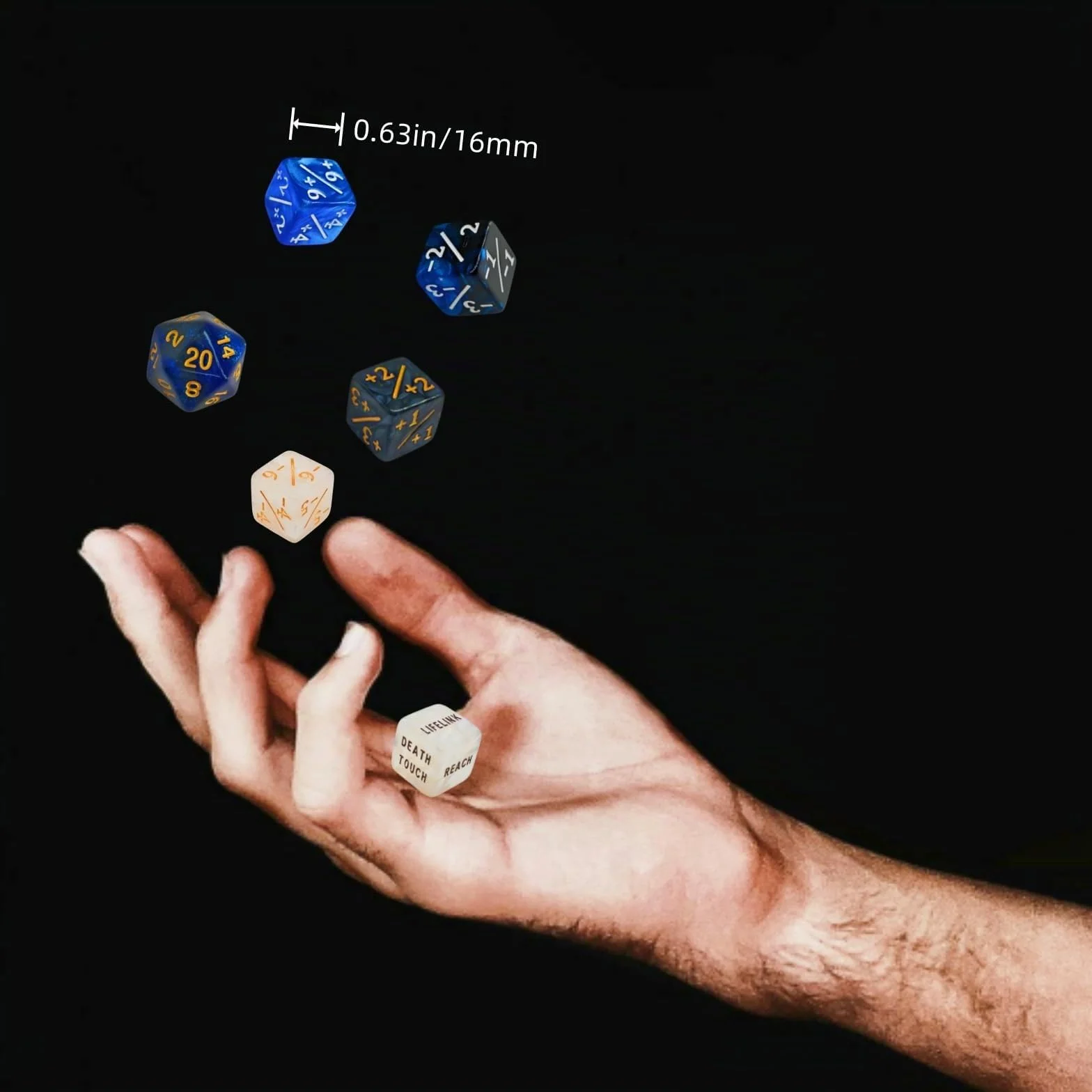 65 PCS MTG Contatori di Dadi - Contatore di Parole Abilità, -1/+1 Life Counter, Shield Life Counter Dice, Marble Colour D6 Dice Dice, per MTG, TCG, Giochi di Carte (sacchetto nero incluso)