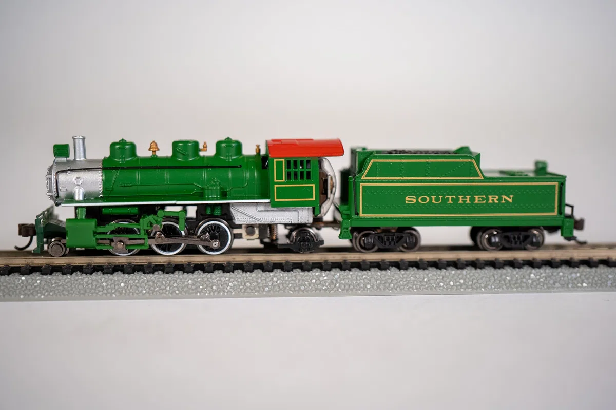 Bachmann And Tender Southern Train Car, Green, N Scale Auto Prairie 2-6-2 Locomotiva e tenero vagone del Treno del Sud, Verde, Scala N, Colore, 51572