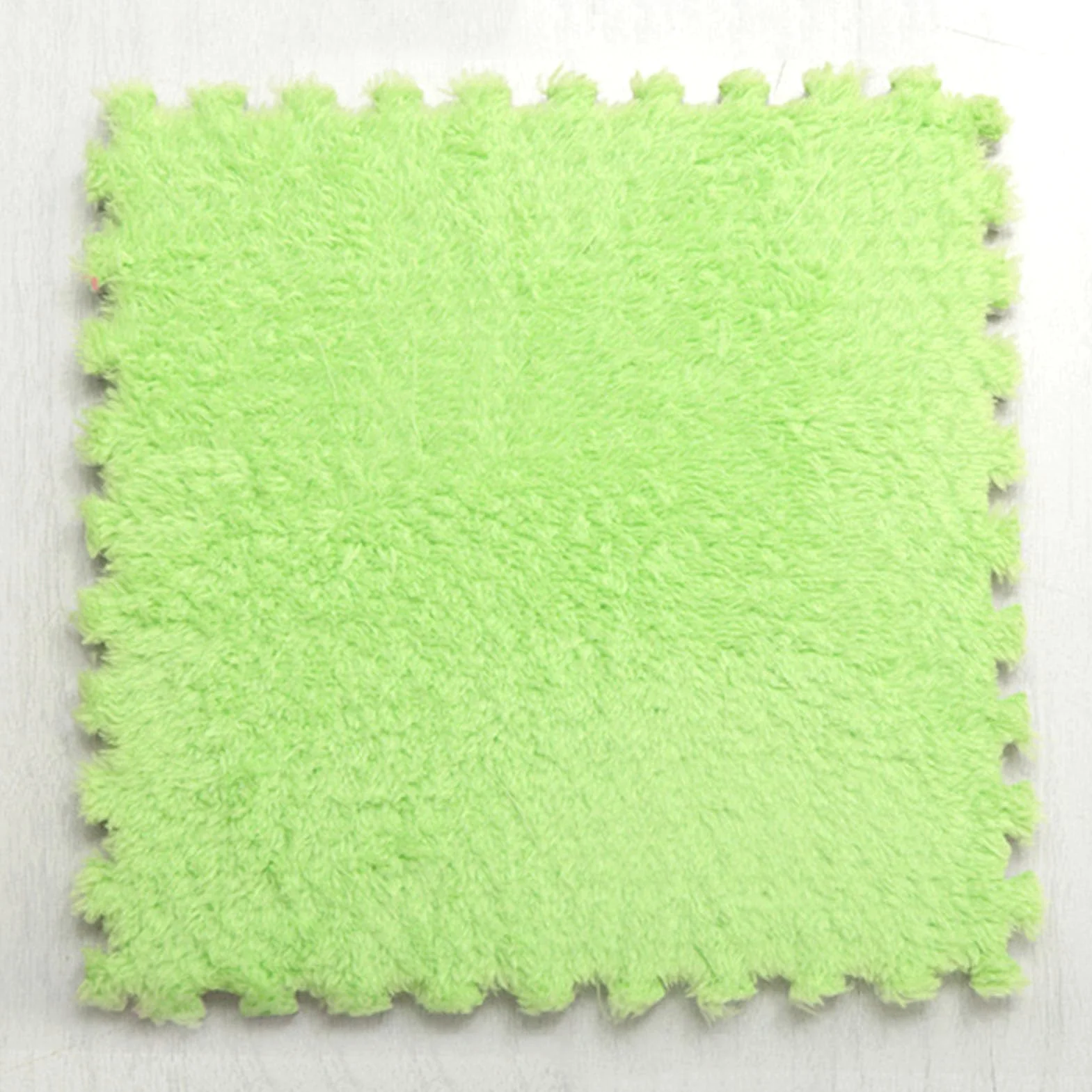 Piastrelle per Pavimenti in Schiuma Patchwork di Peluche Ispessita con Giunto ad Incastro, Tappeto ad Incastro Quadrato Antiscivolo, tagliabile, Adatto per Soggiorno, Cam,Green-25pcs