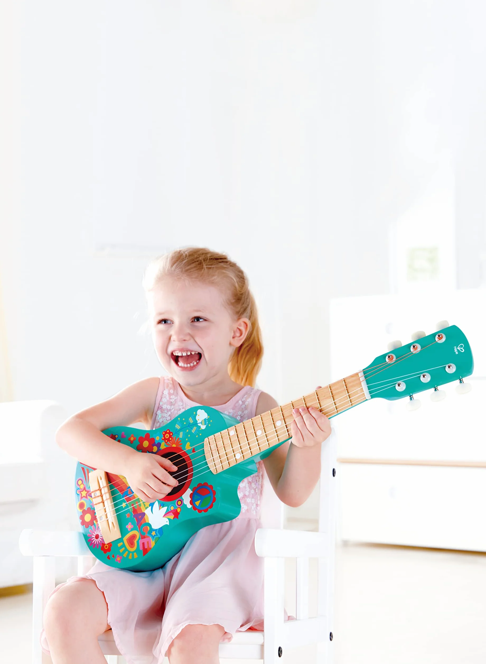 Hape Chitarra Figli dei Fiori Blu Strumento Giocattolo Legno Decorazioni Flower Power 3+ Anni