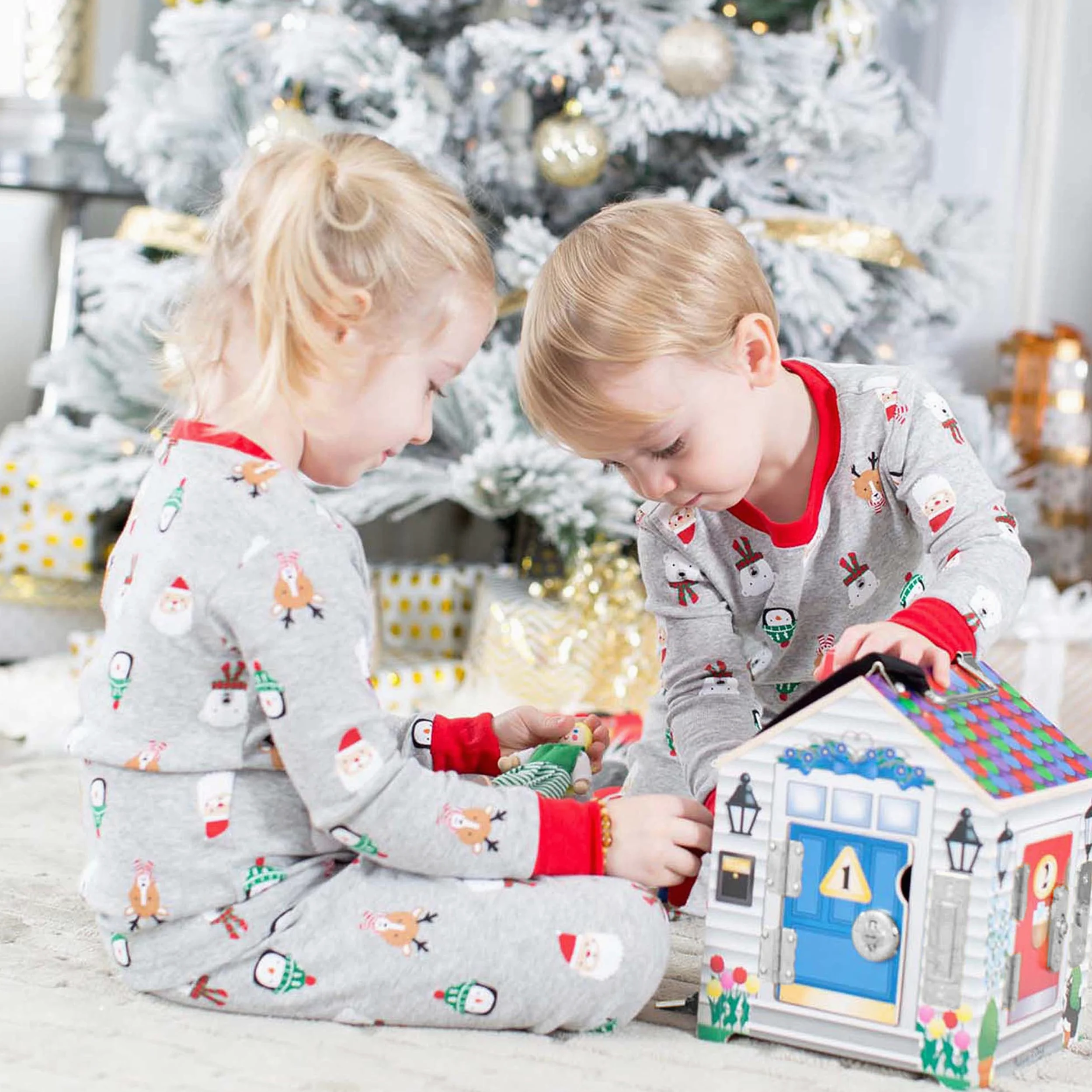 Melissa & Doug Casa delle Bambole Portatile in Legno con Campanelli - da Gioco, Gioco Montessori, in Legno Snodate, Regalo per Bambine e Bambini, 3+ Anni