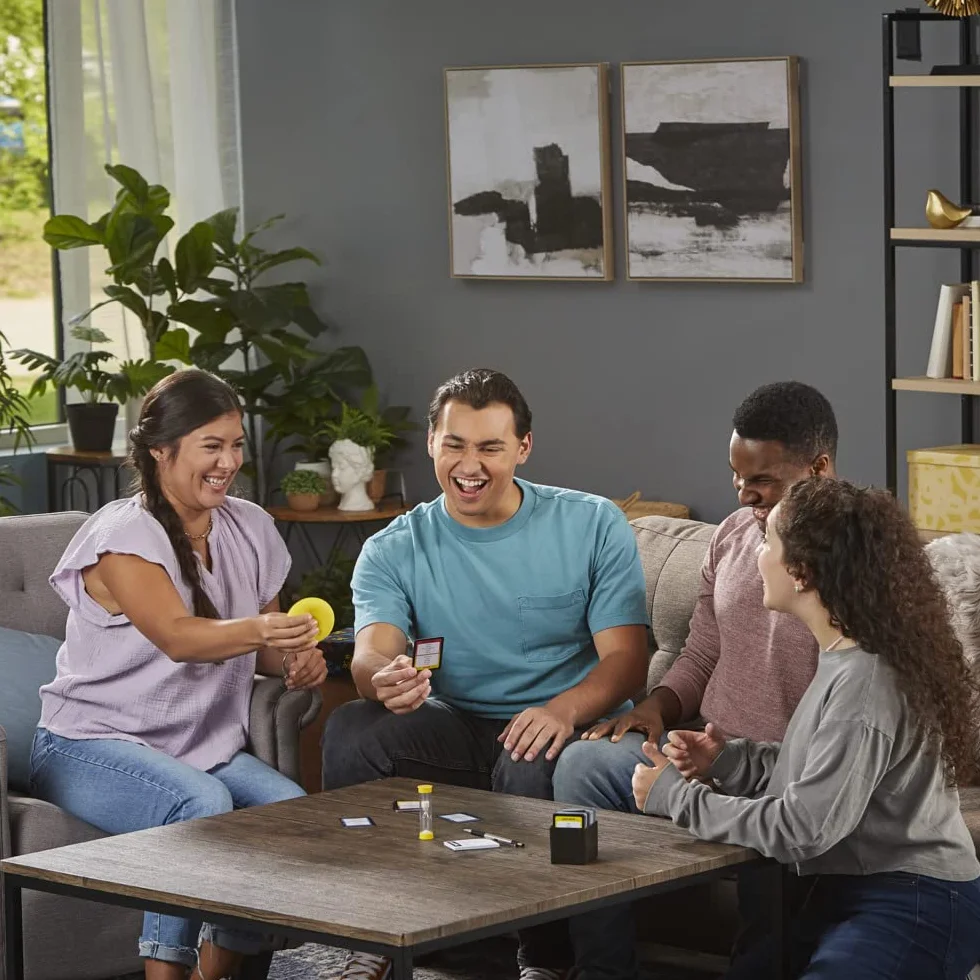 Hasbro Taboo classico gioco di società per adulti e adolescenti da tavolo 4+ giocatori 13+