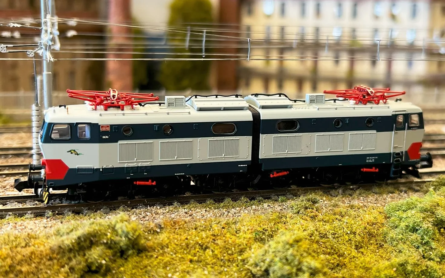 Arnold HN2645 FS E.656 5a serie Livrea blu/grigio Fondazione FS Ep. VI 50 anni E.656 1975-2025 Locomotiva Elettrica