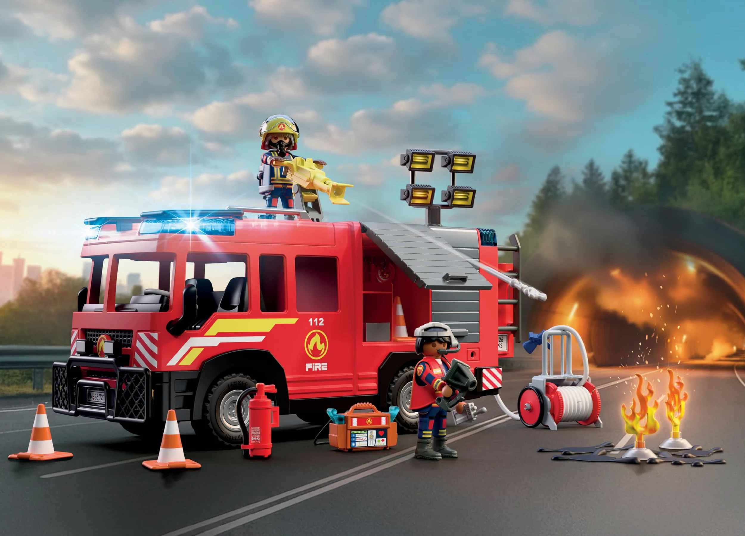 PLAYMOBIL | City Action | Automezzo di soccorso dei pompieri | Veicolo con luci e suoni, cannone ad acqua, proiettili in schiuma e ampia attrezzatura | Per bambini da 4 anni | 72193
