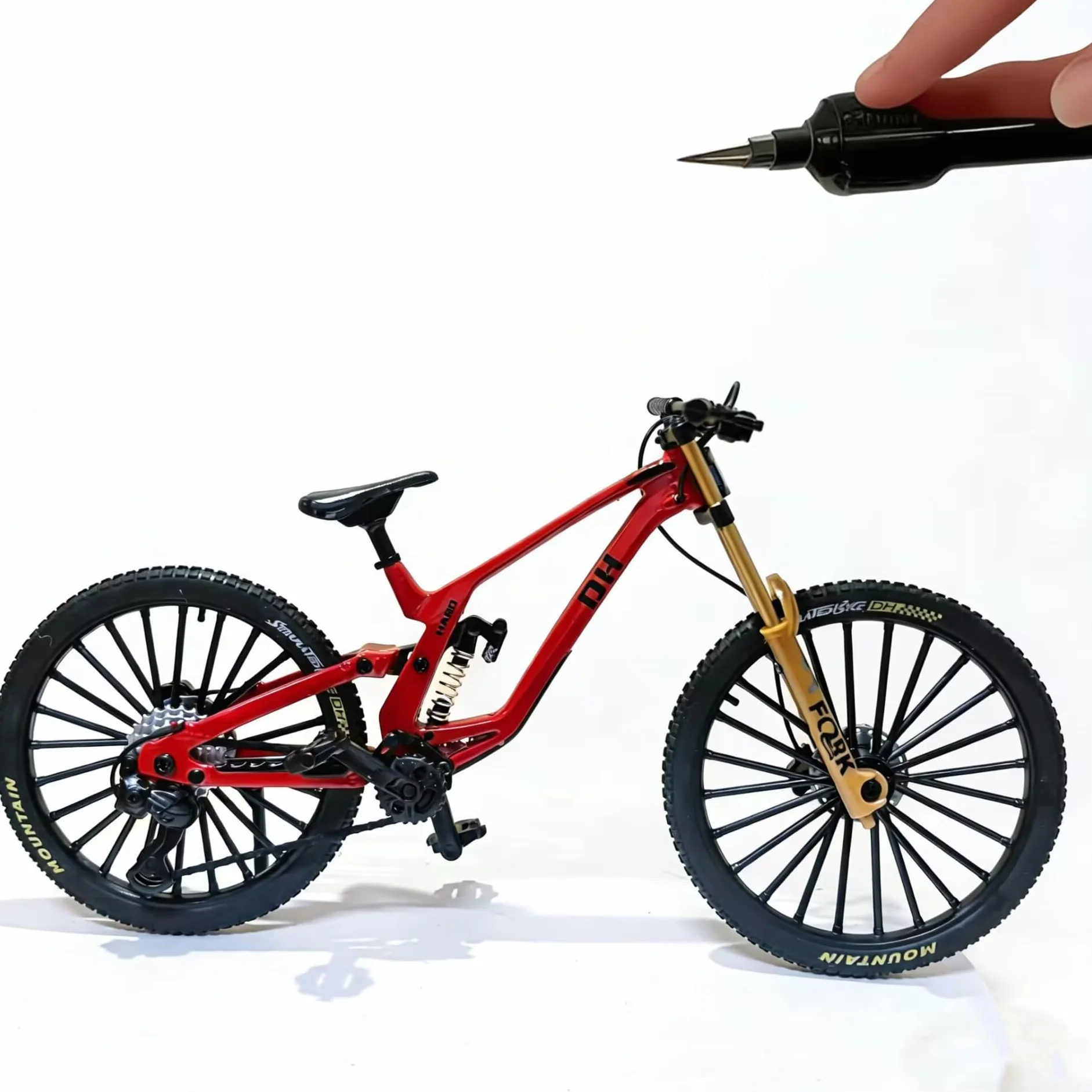 Generico 1: 10 Rapporto in lega pressofusa mini BMX Mountain Bike Finger Bike modello giocattolo da scrivania decorazione artigianale adatto per appassionati di bici, ciclisti, bambini (rosso-41)