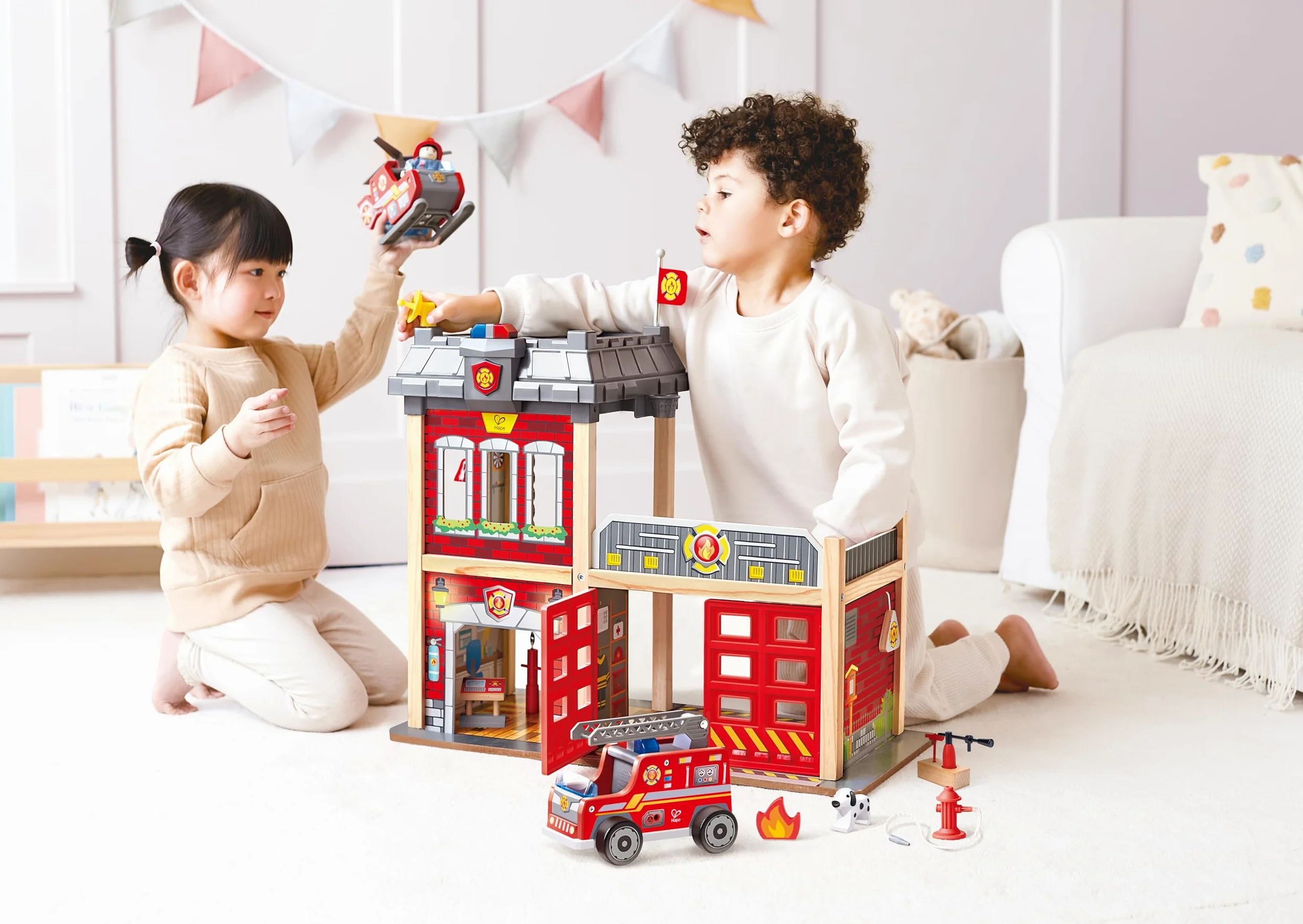 Hape Caserma dei Pompieri | Casa in Legno per Bambini
