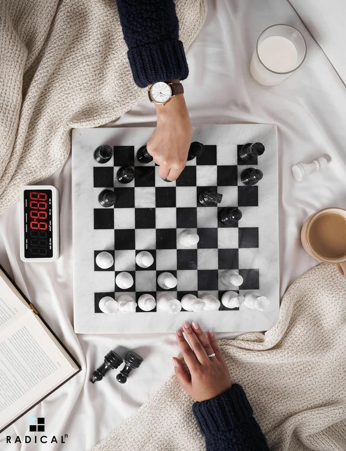 Radicaln Set di scacchi in marmo con scatola portaoggetti, 38 cm, bianco e nero, fatto a mano, 1 scacchiera con 32 pezzi di scacchi, gioco di scacchi per giochi da tavolo per 2 giocatori per adulti