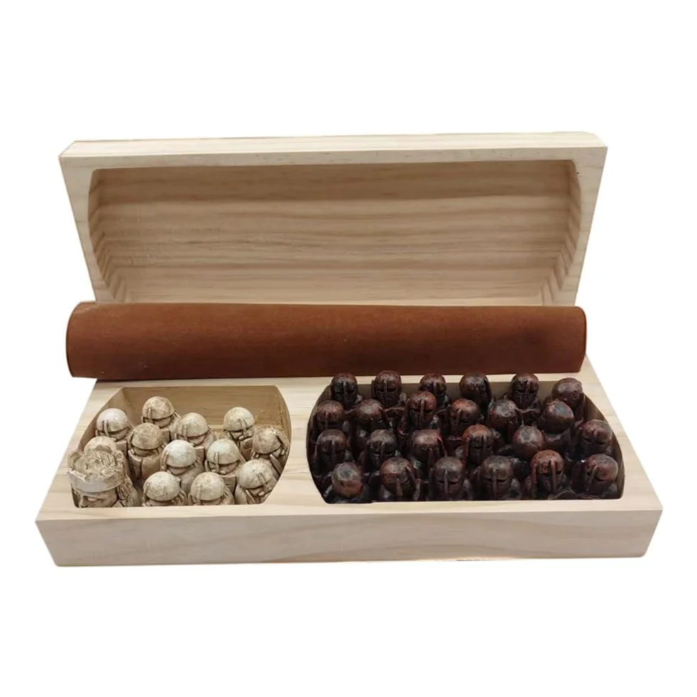 Set di Scacchi da Viaggio di Lusso: Scacchiera e Pezzi in Resina, Gioco di Strategia Portatile, Ideale per I Viaggi.