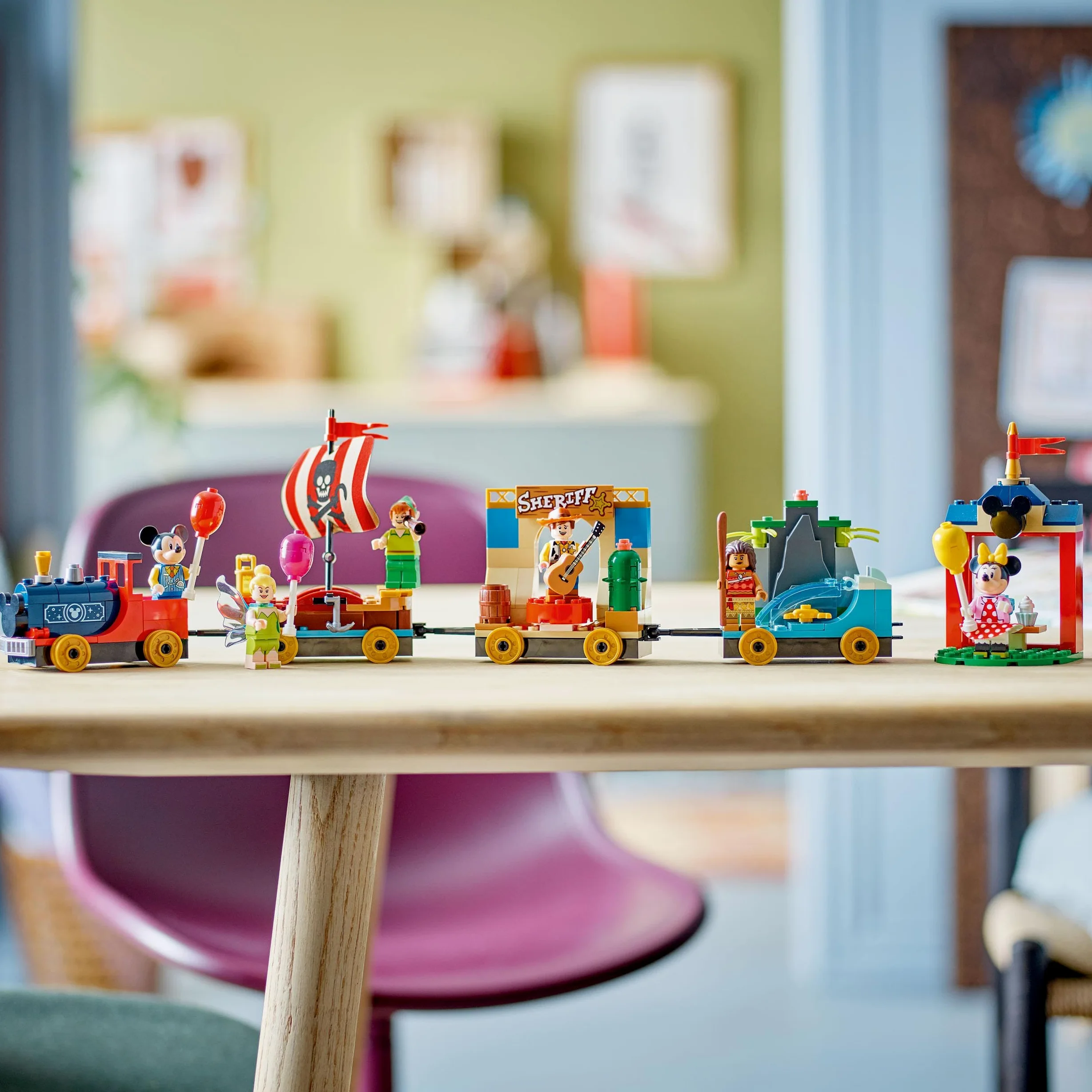 LEGO Disney Treno delle Celebrazioni Disney, Giochi per Bambini e Bambine da 4 anni, Giocattolo Serie 100° Anniversario con Carri di Vaiana, Woody, Peter Pan e Trilli più Topolino e Minnie 43212