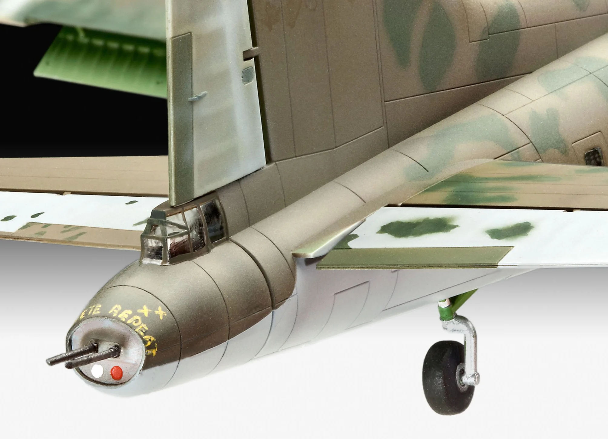 Revell B-17F Memphis Belle Kit di Modello in Plastica Scala 1:72
