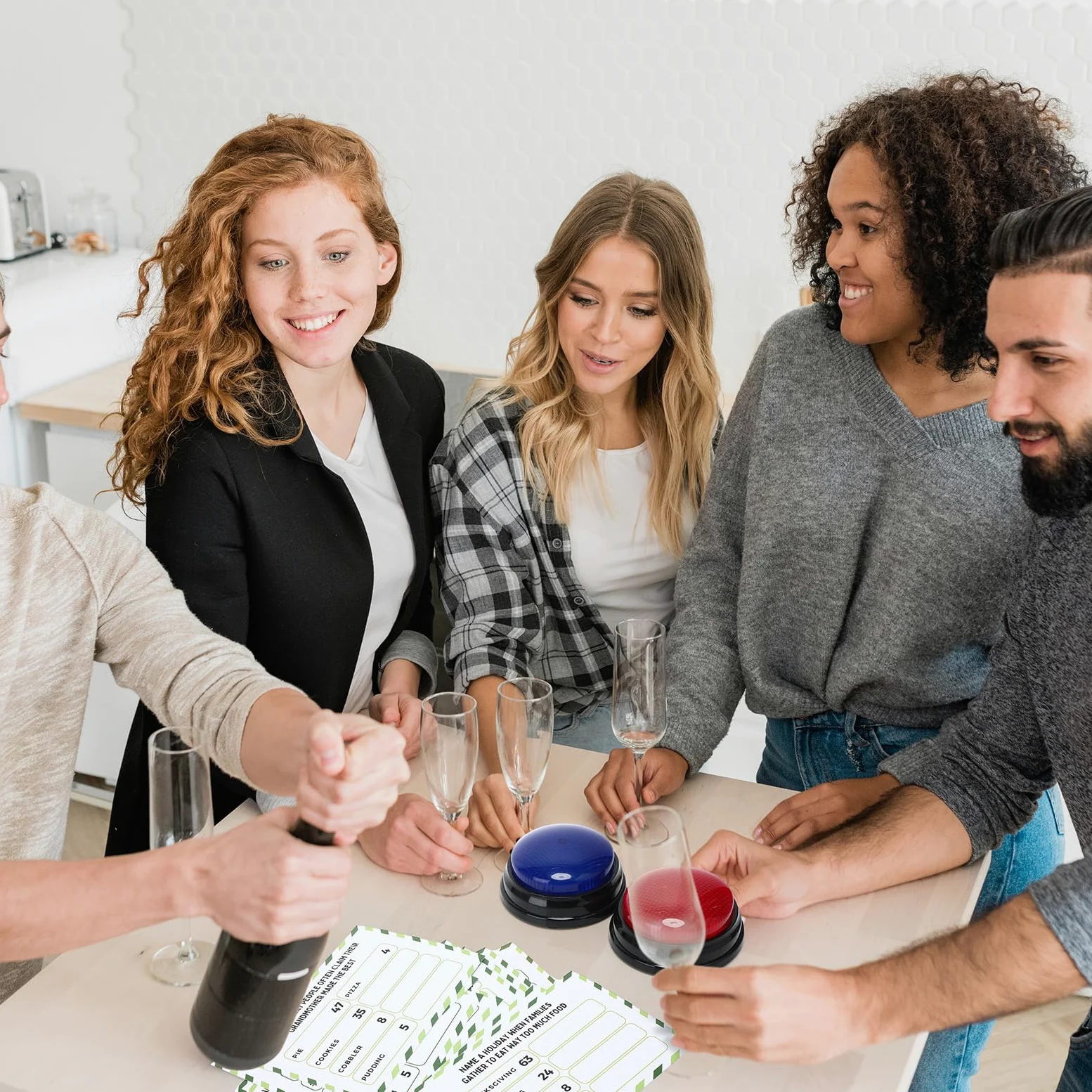 Gioco di feud amichevole per riunioni di famiglia, con 2 cicalini di risposta, carte feud per gioco notturno divertente quiz per gruppi di feste team building (colorato, famiglia)