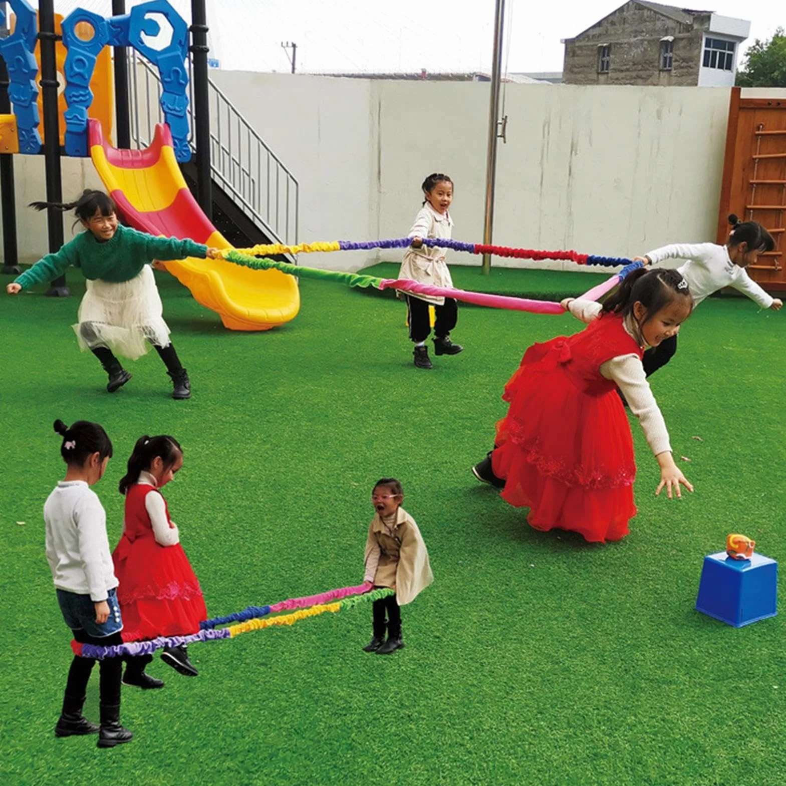 Corda da tirare, fascia per esercizi per bambini, attrezzatura per attività di squadra, design ad anello elastico a quattro direzioni, cinturino arcobaleno interattivo elastico per sport scolastici