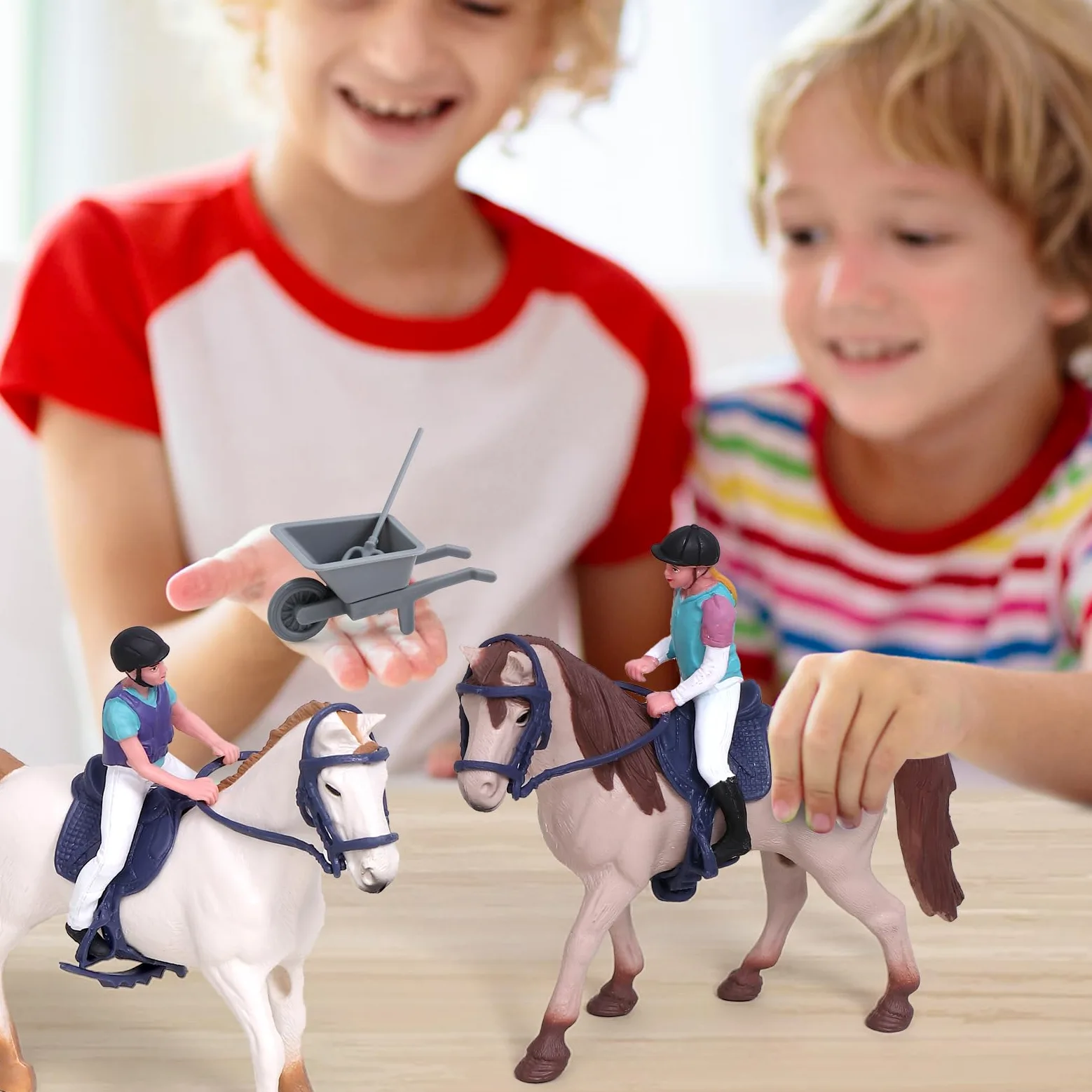 Tacobear Cavallo Giocattolo Horse Cavallo Paddock con Cancello Stabile Ostacoli Recinto Giocattoli per Cavalli Animali Fattoria Collezionisti Regalo Bambina Bambini Ragazzi 3 4 5 6 7 8 9 10 anni