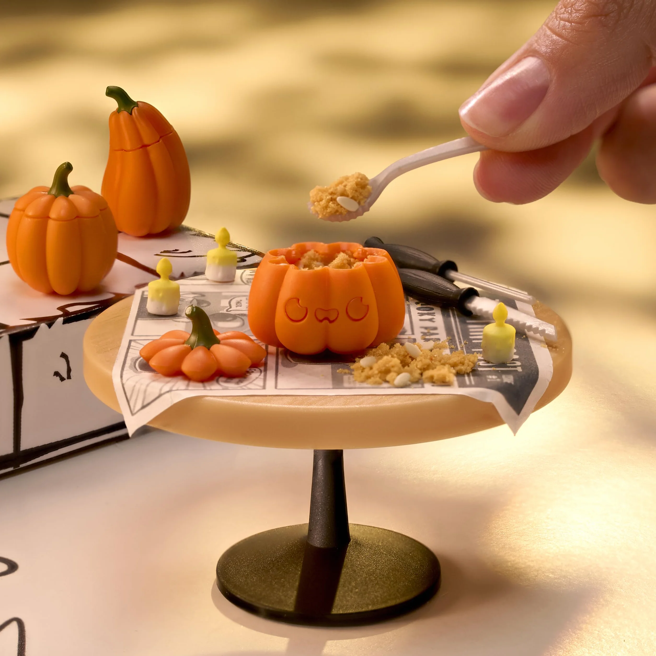 MGA's Miniverse Make It Mini Halloween 2025 - Oggetti da Collezione, Confezione Misteriosa, Spaventoso, Fai-Da-Te, Artigianato, Gioco di Resina, Cibo Replica, Non commestibile - età 8+