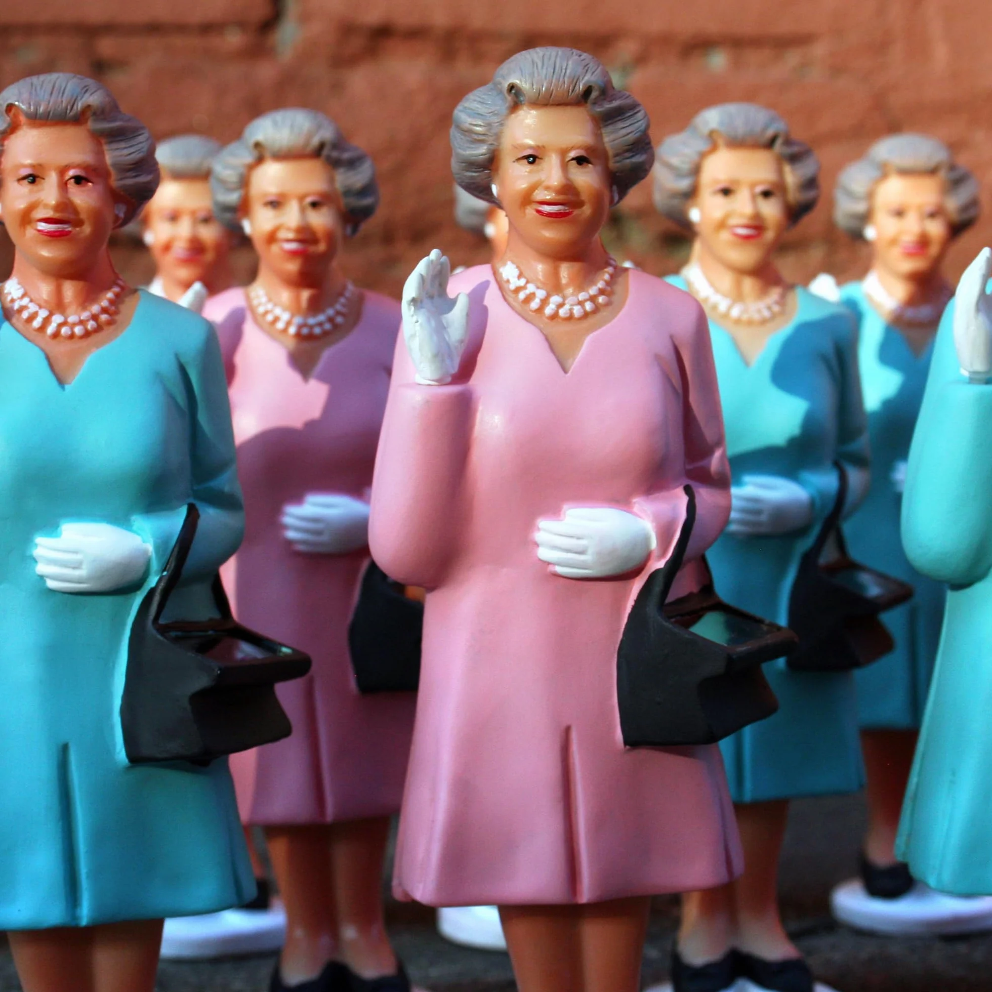 Kikkerland Solar Queen Derby Edition Statuina Plastica Azzuro 8.0x5.0x19.0 cm