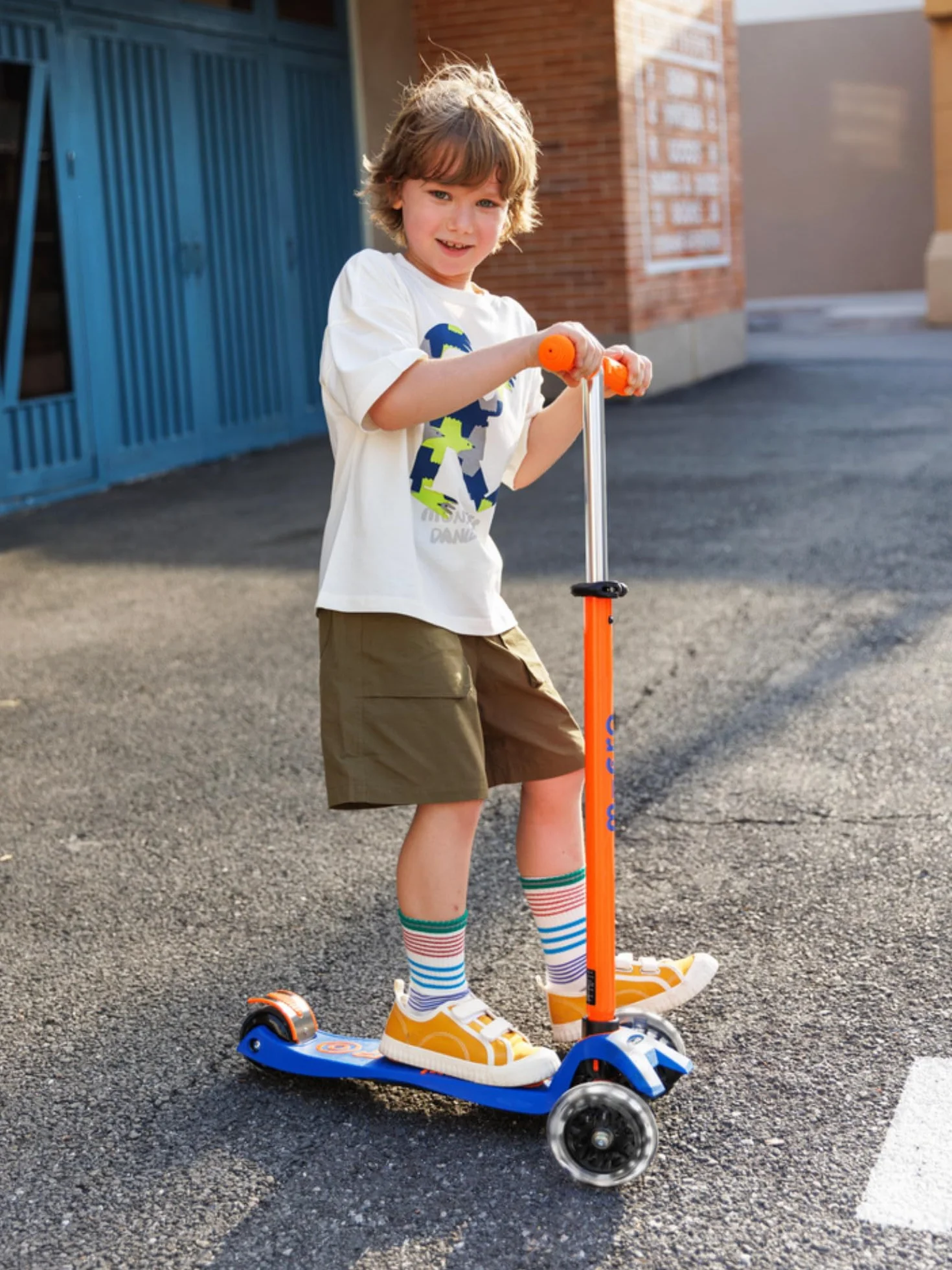 Maxi Deluxe Neon Micro Monopattino da Bambino Arancione LED