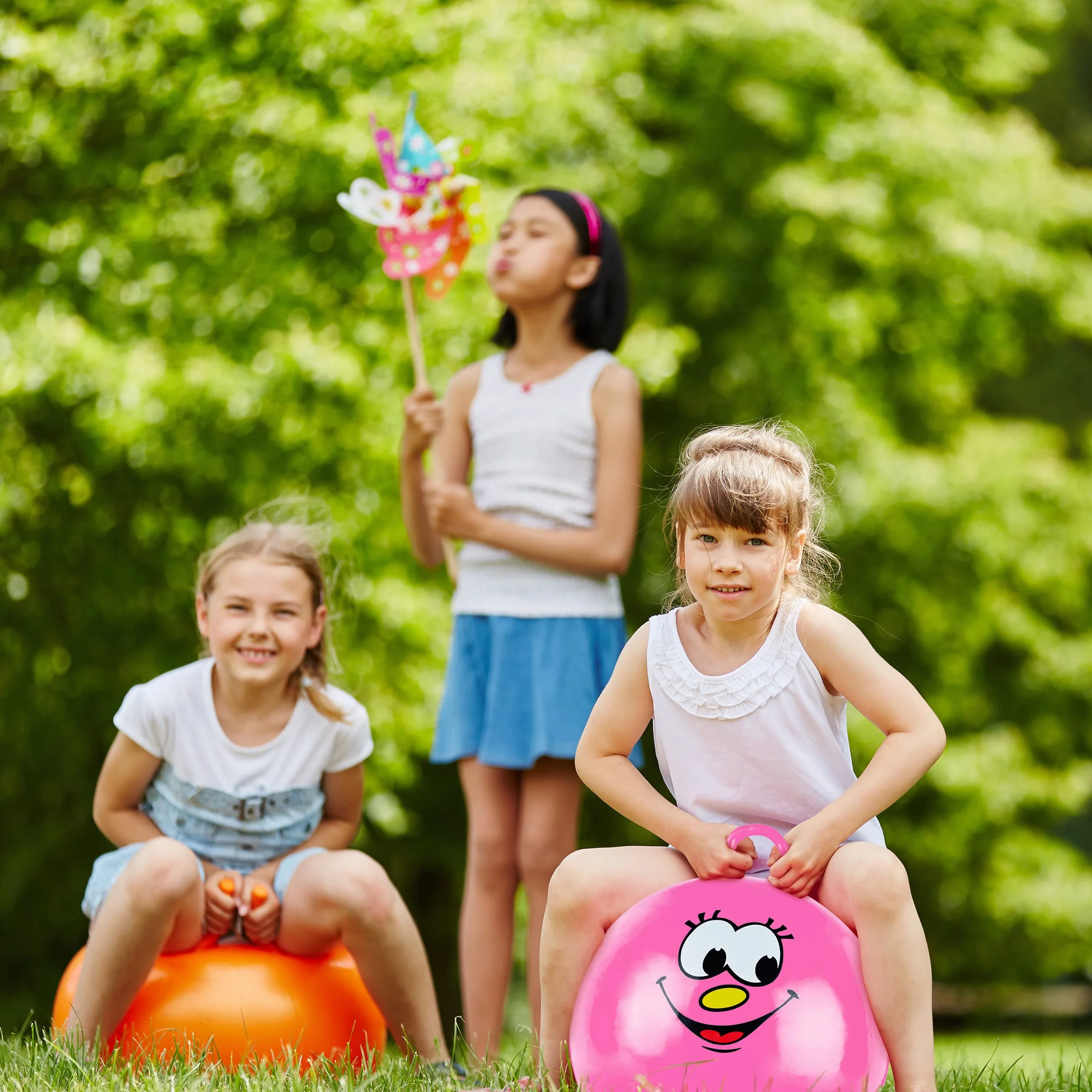 Relaxdays Pallone Rimbalzante, Palla per Saltare, Skippy Ball, Bambini, Ø 45 cm, Indoor & Outdoor, con Maniglia, Rosa