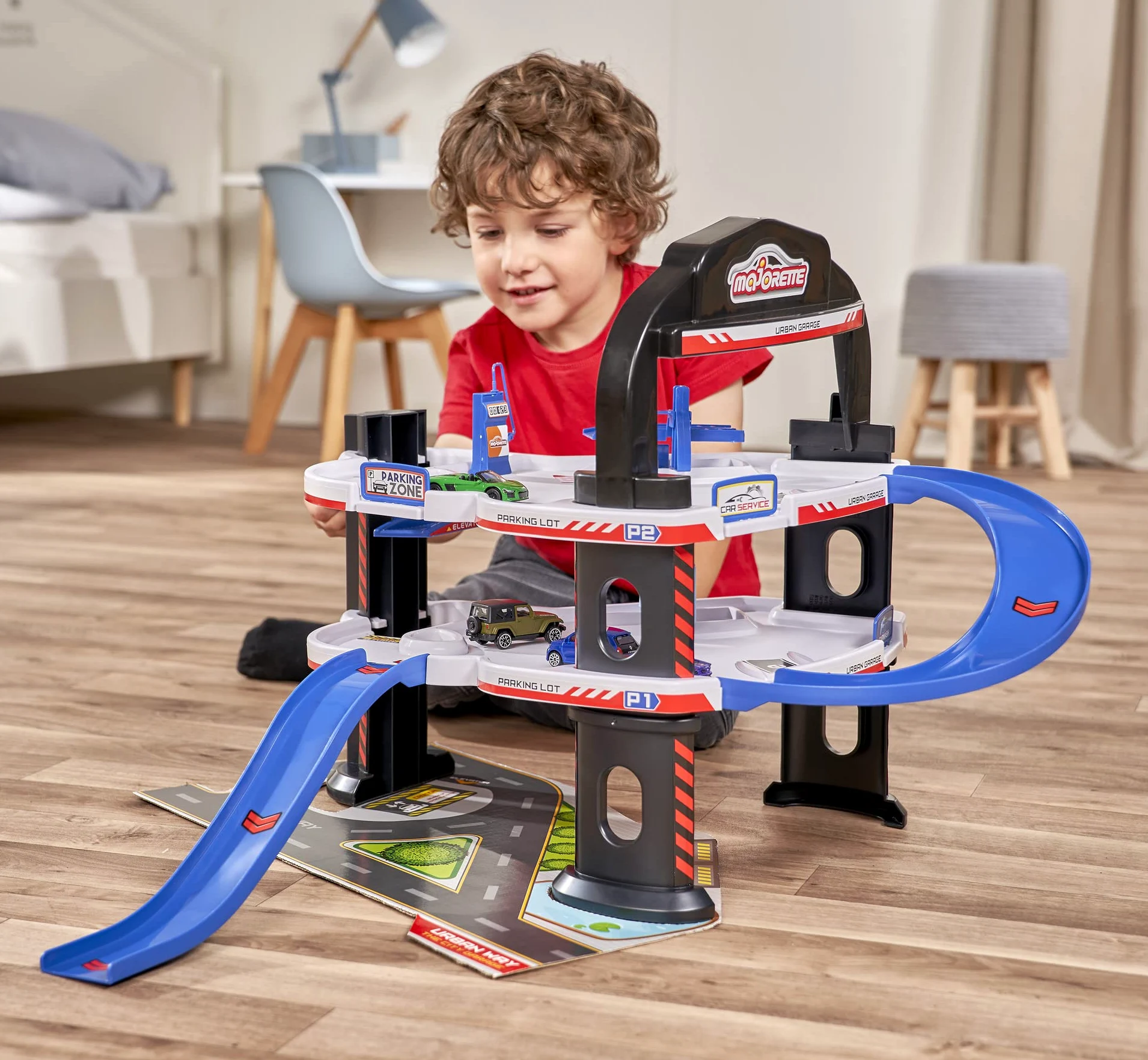 Majorette - Urban Garage, parcheggio a 3 Livelli con Ascensore, Autolavaggio e Pompa di Benzina, Include 5 Auto in Die-Cast in Scala 1:64, dai 3 anni
